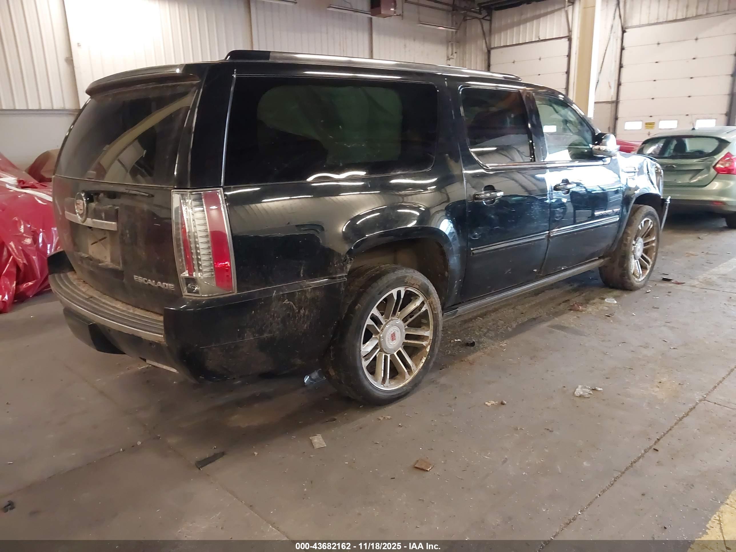 CADILLAC ESCALADE image 4