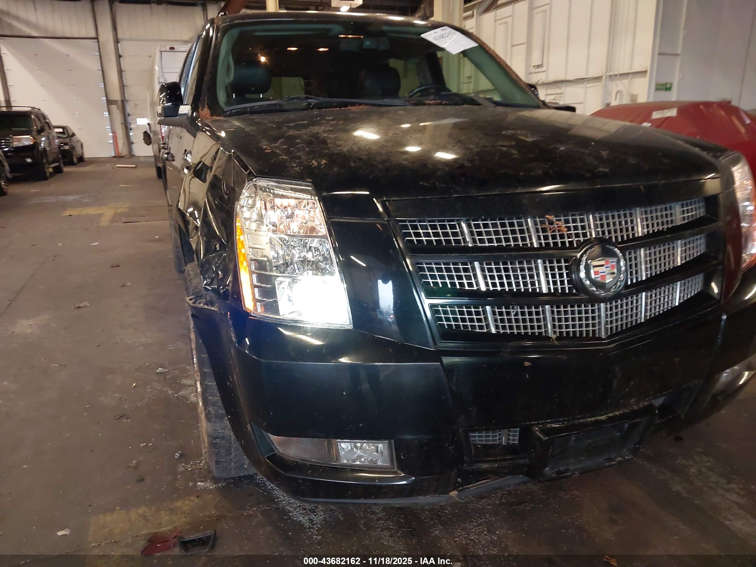 CADILLAC ESCALADE image 6