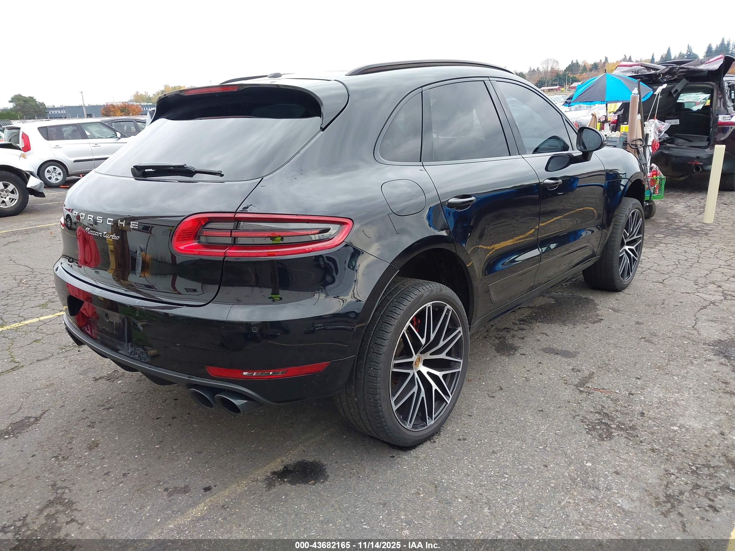 PORSCHE MACAN image 4