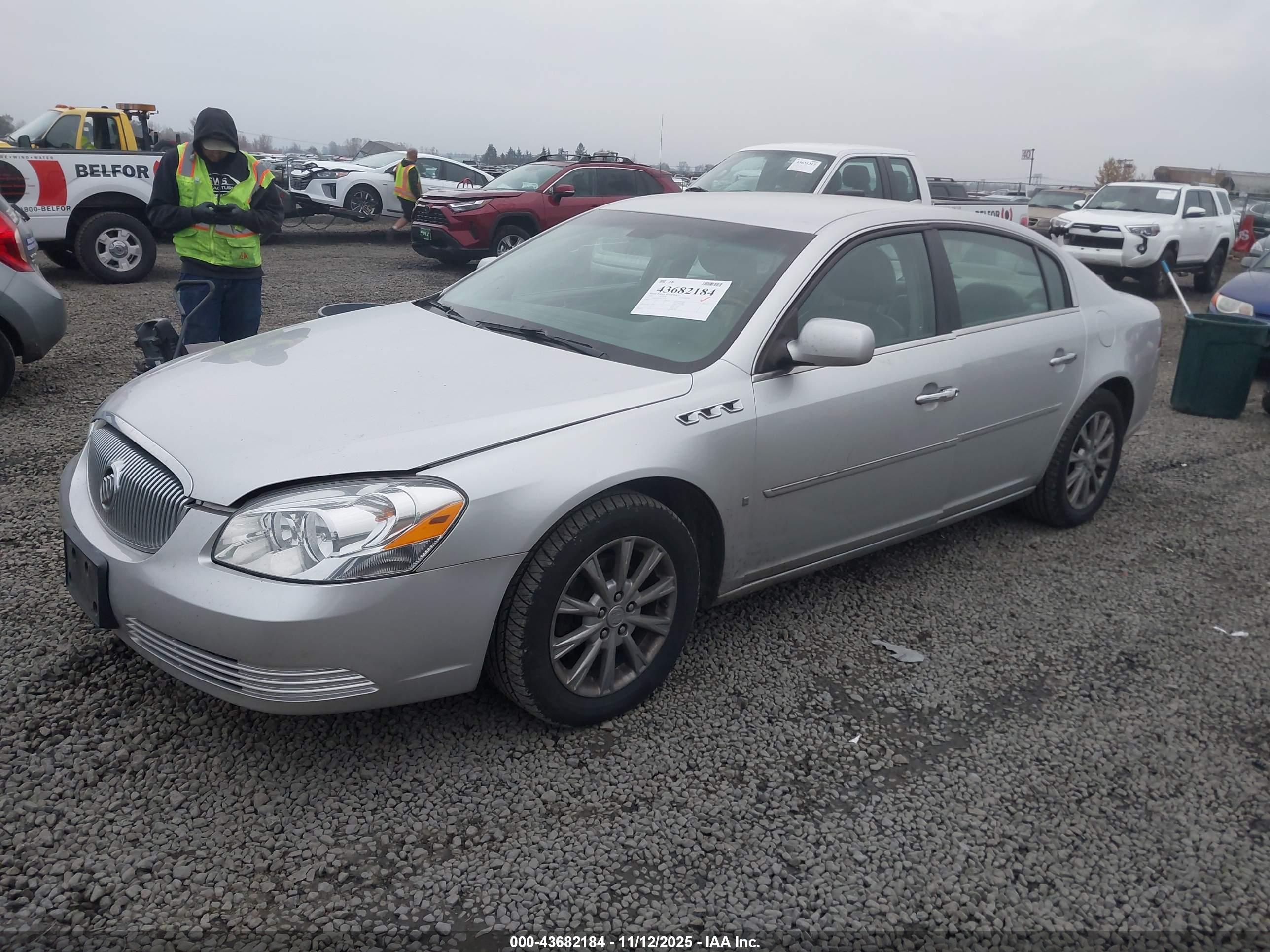 BUICK LUCERNE image 2