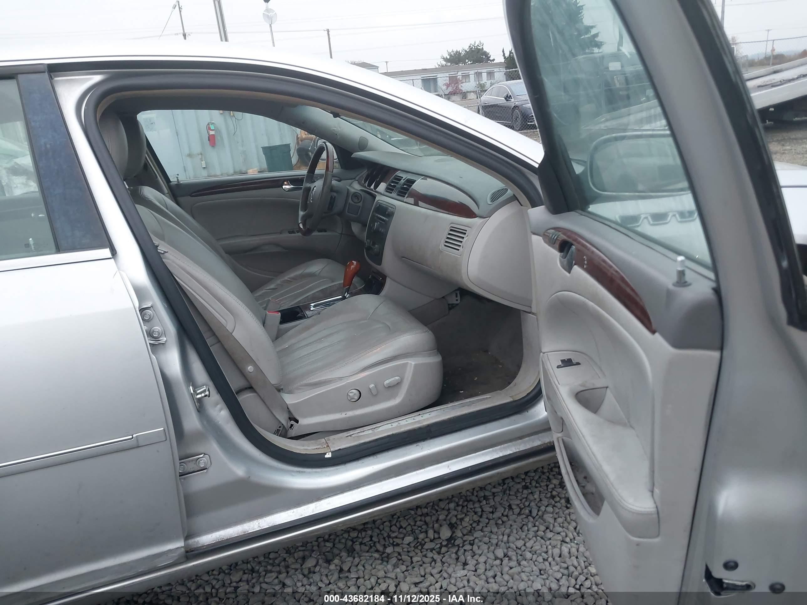 BUICK LUCERNE image 5