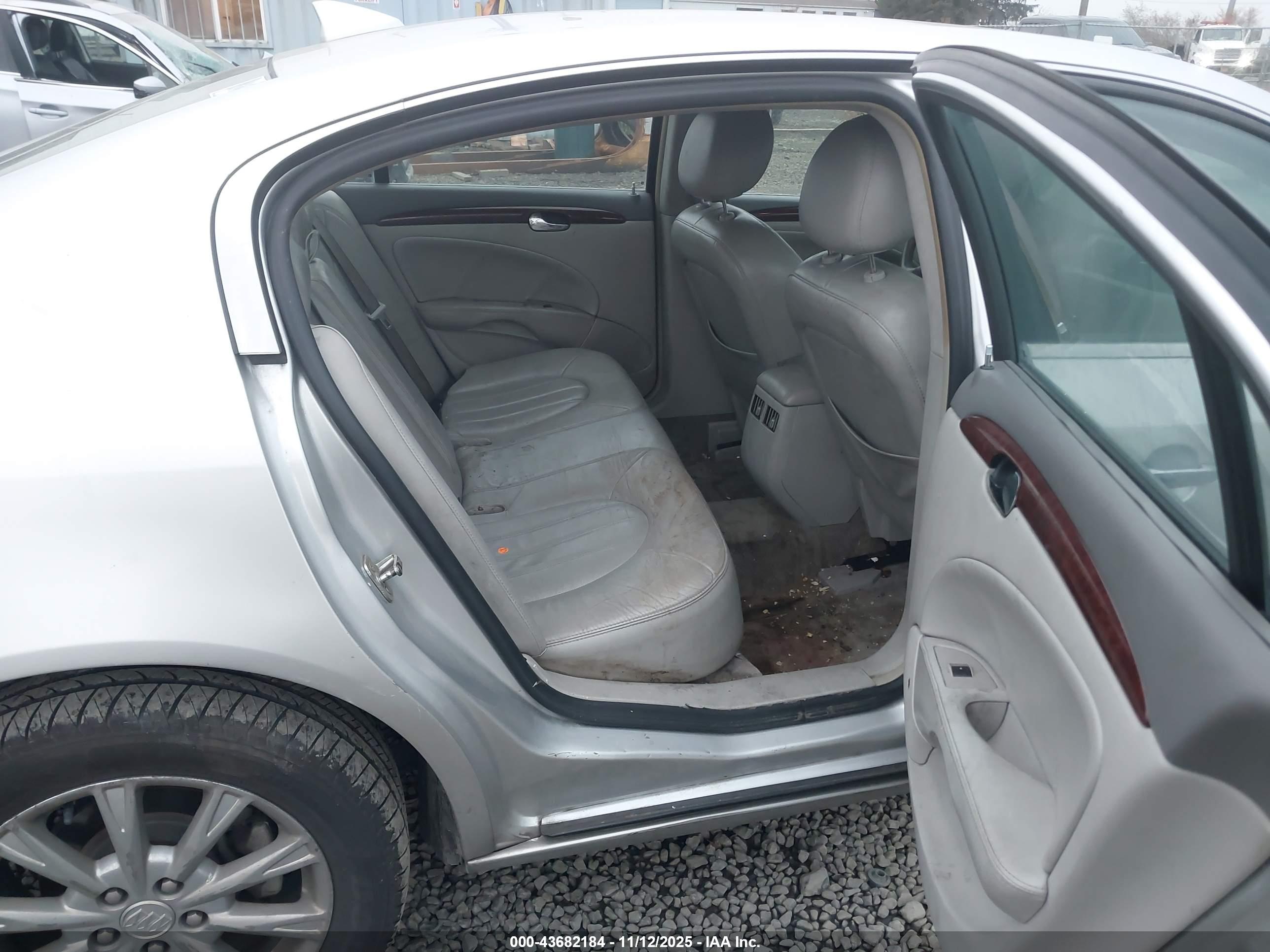 BUICK LUCERNE image 8