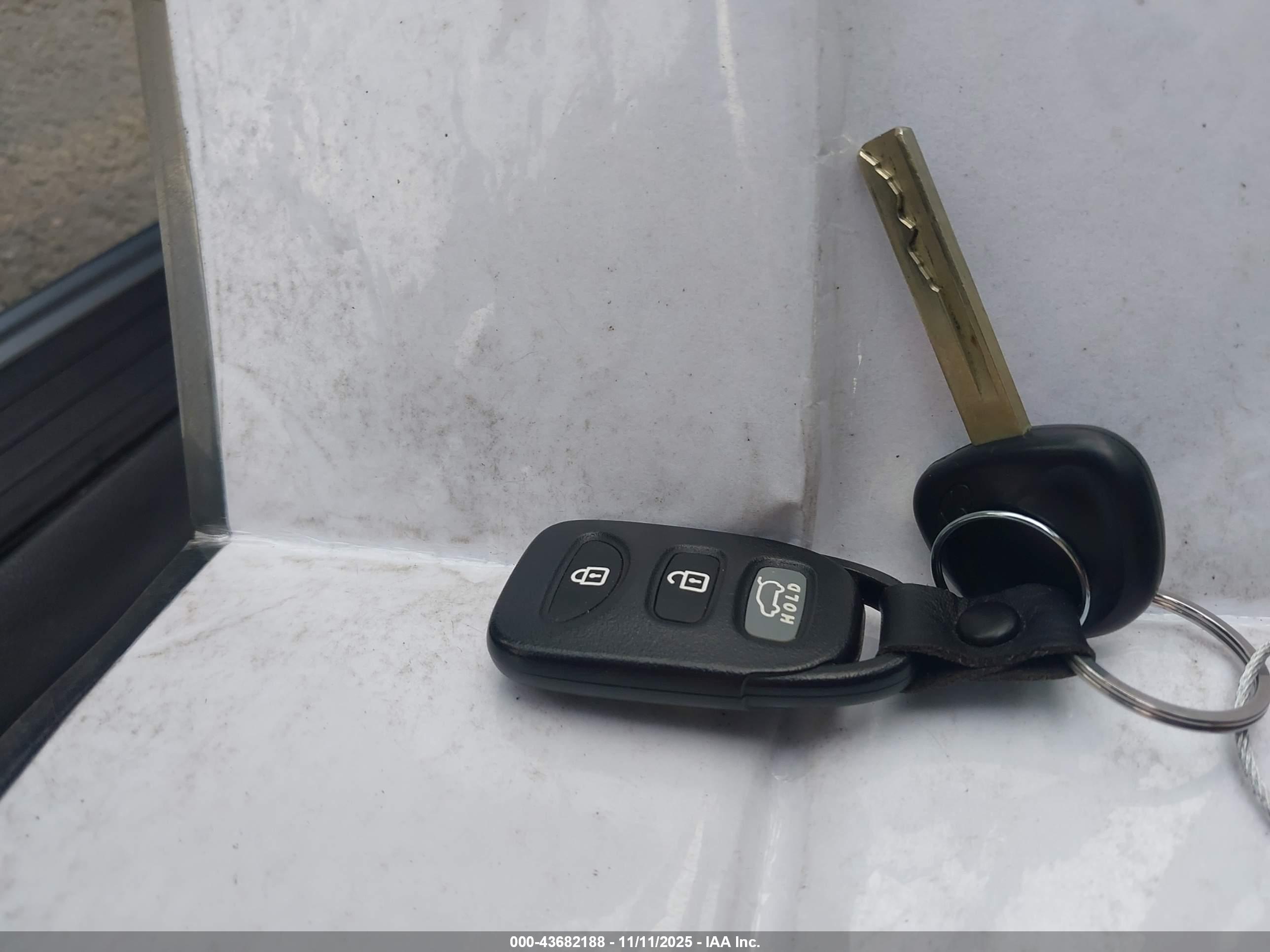 HYUNDAI ELANTRA image 11