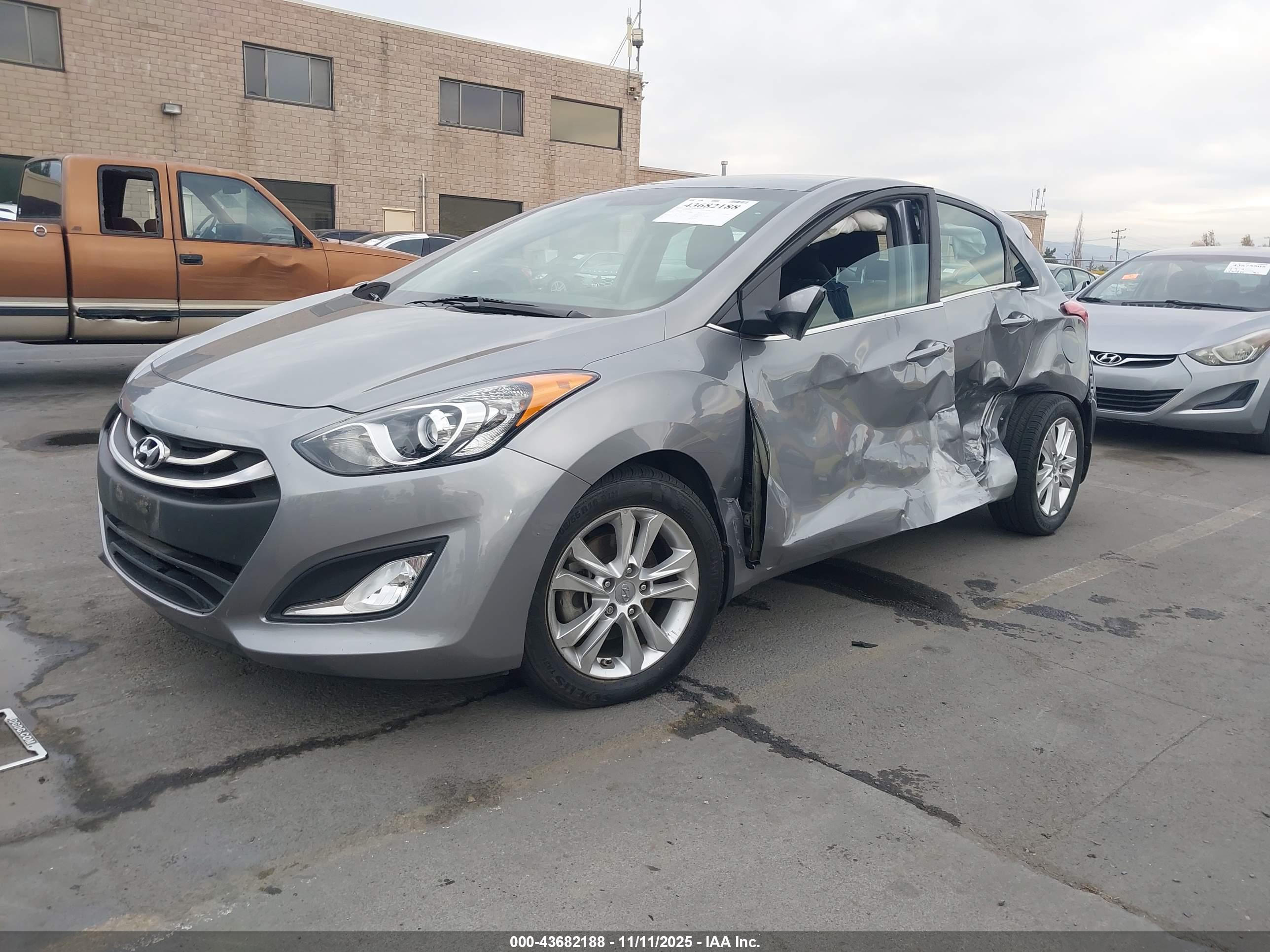 HYUNDAI ELANTRA image 2