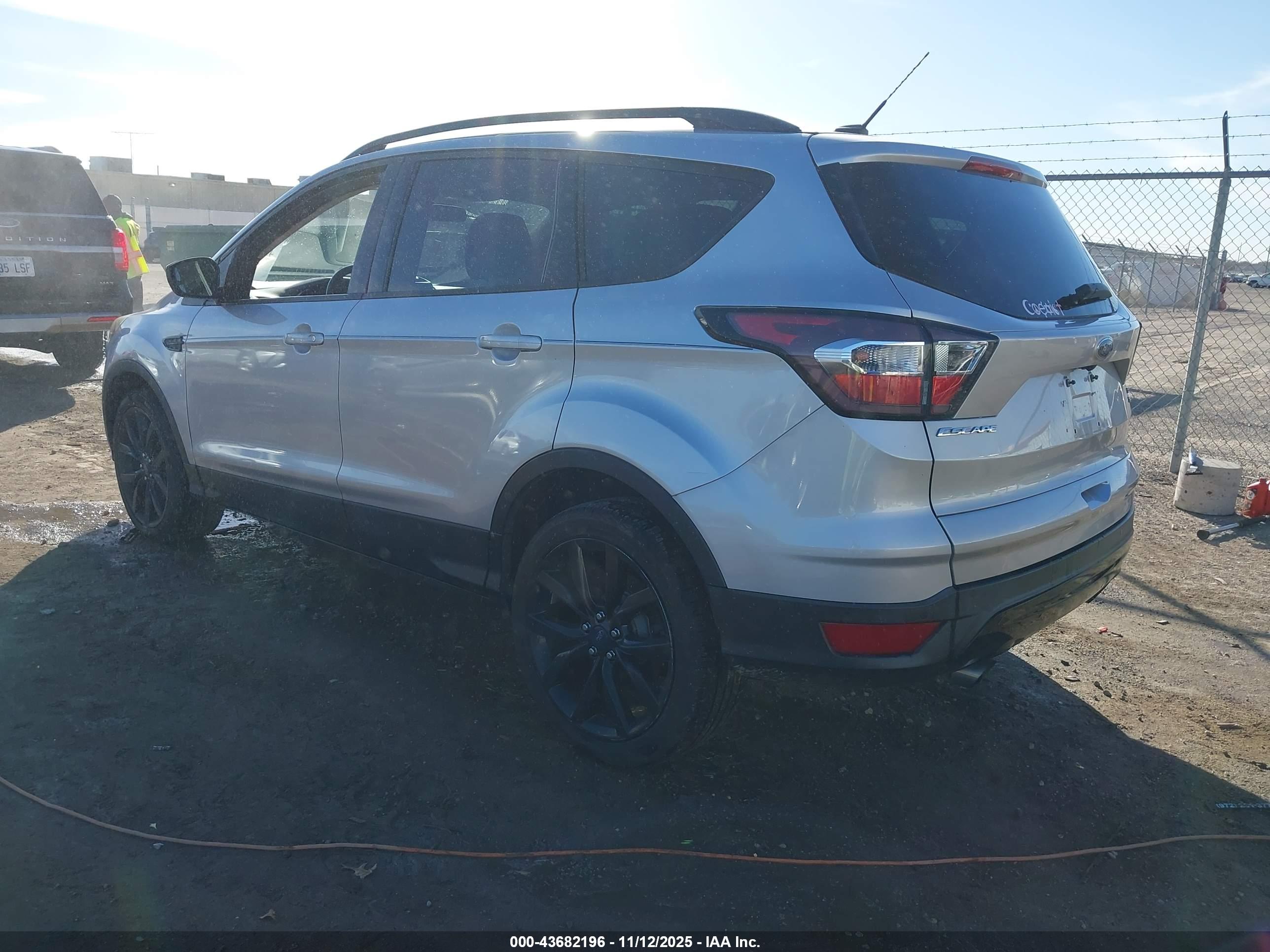 FORD ESCAPE image 3