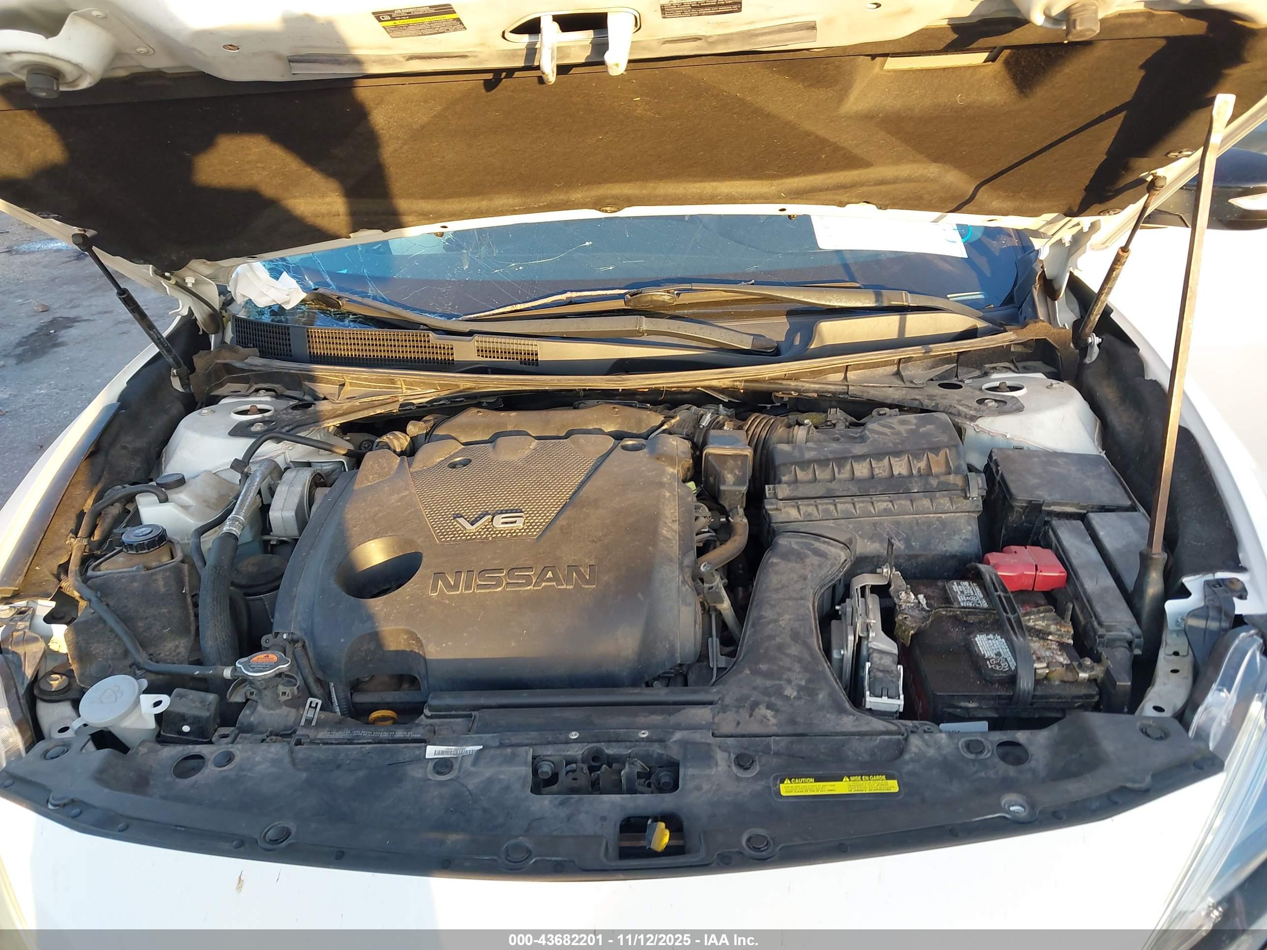 NISSAN MAXIMA image 10