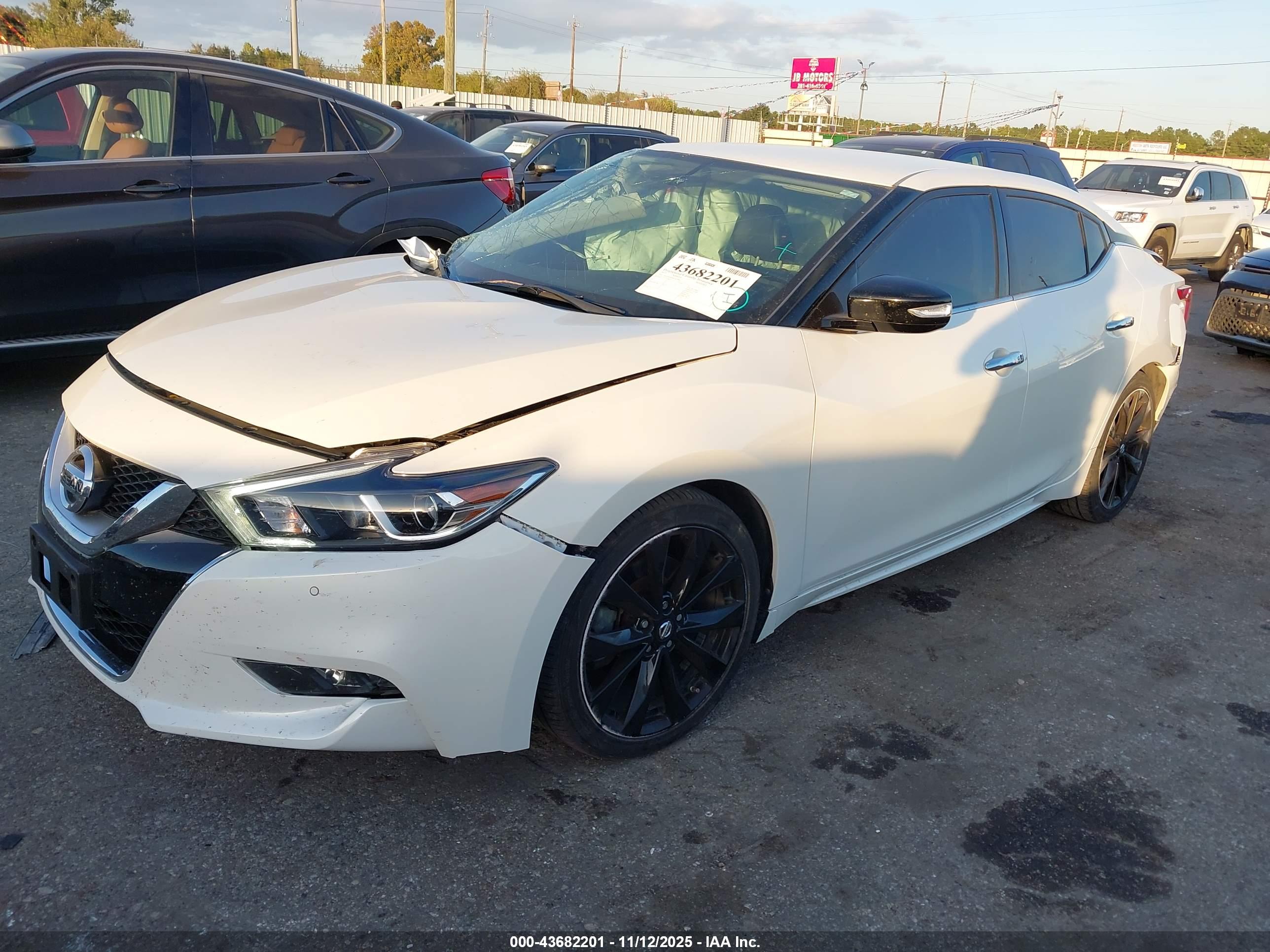 NISSAN MAXIMA image 2