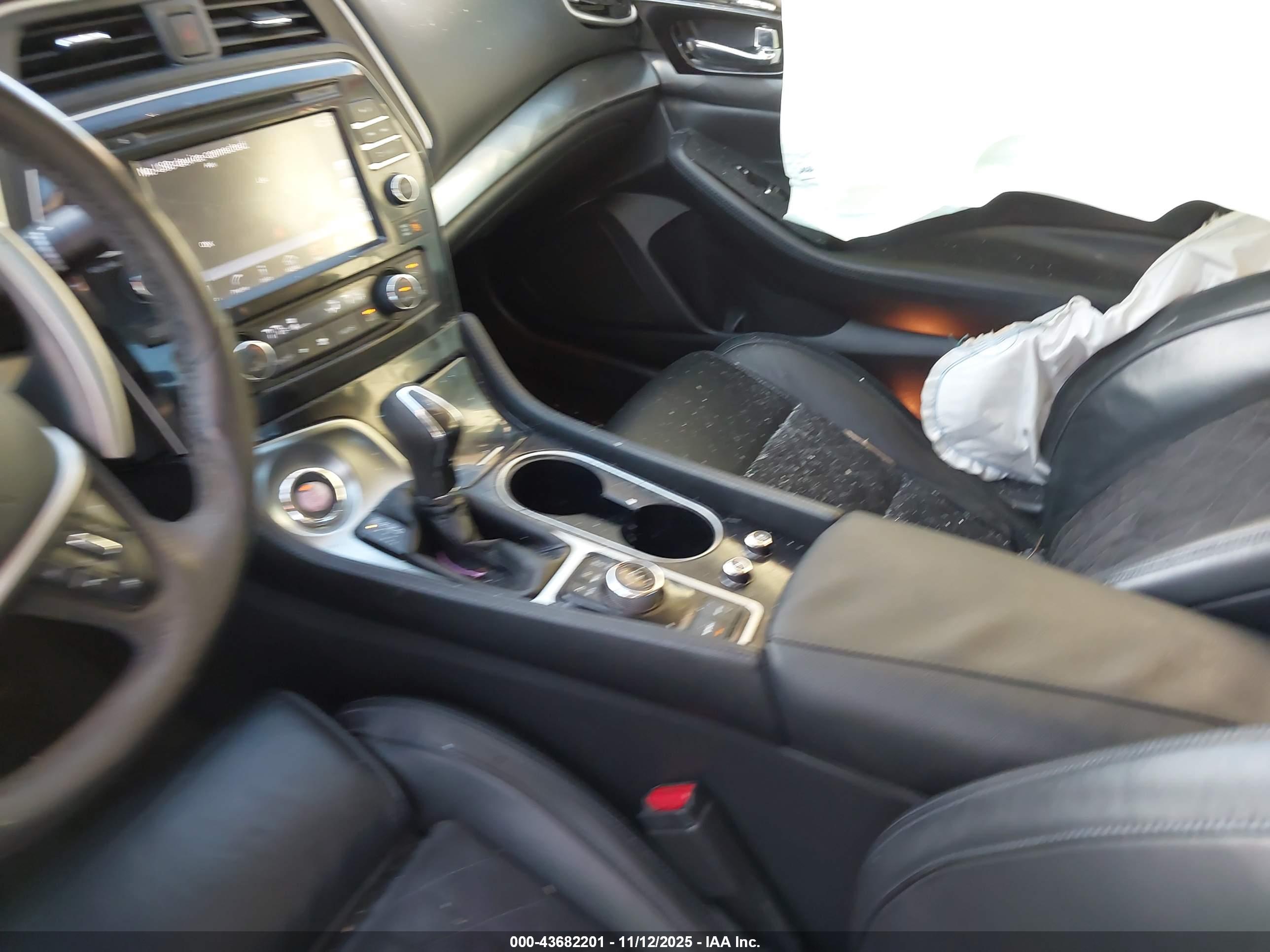 NISSAN MAXIMA image 5