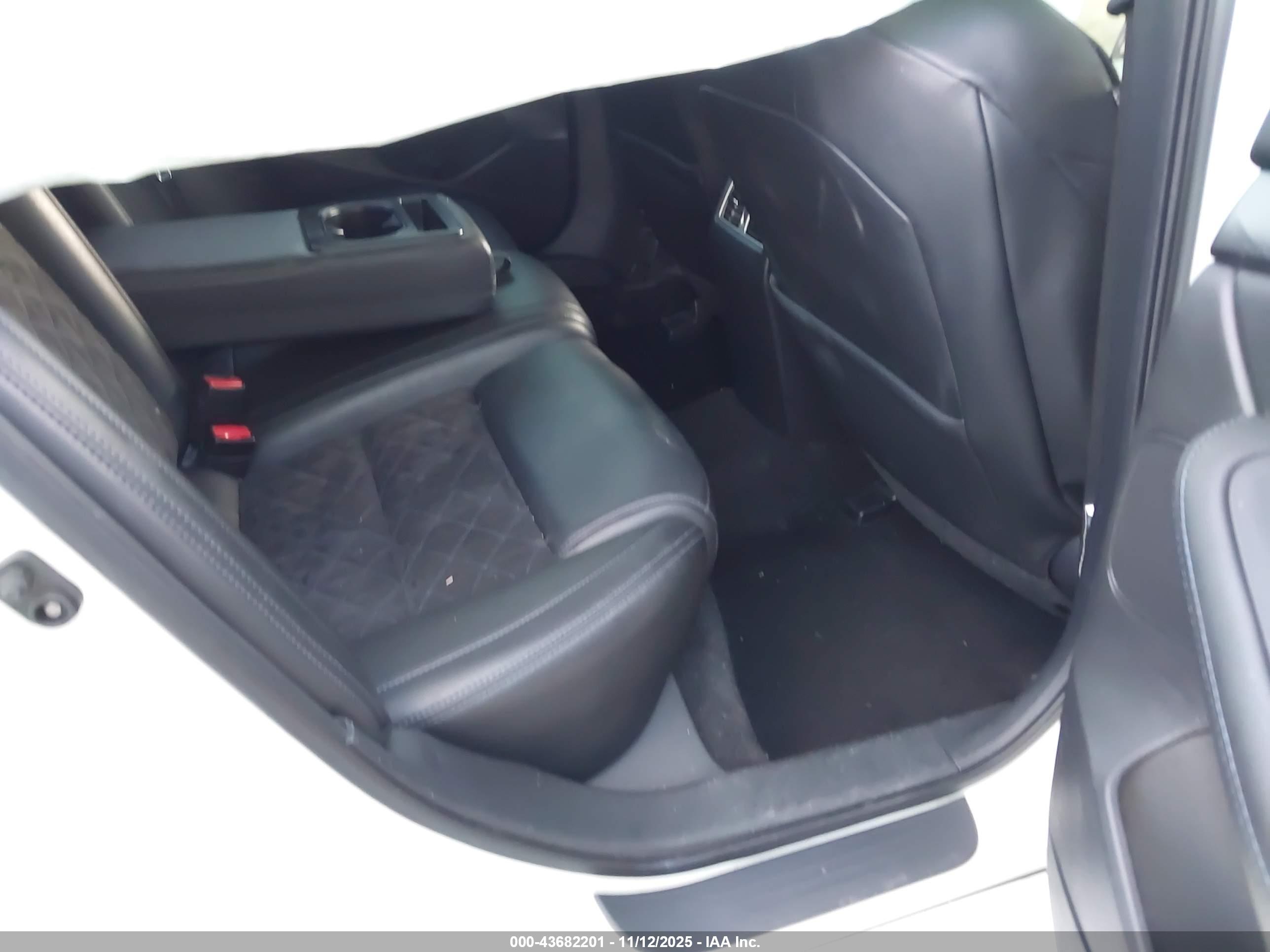 NISSAN MAXIMA image 8