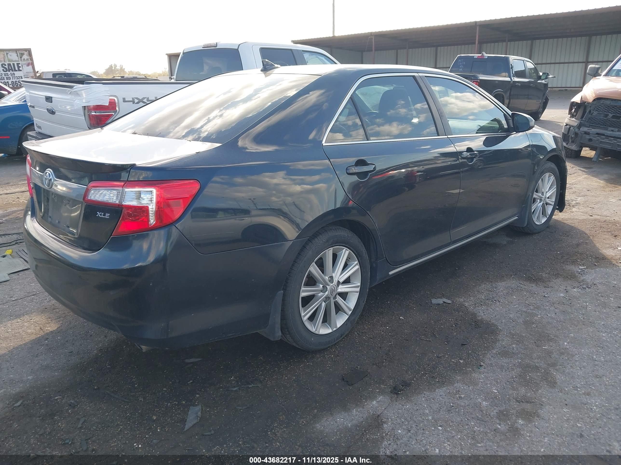 TOYOTA CAMRY image 4