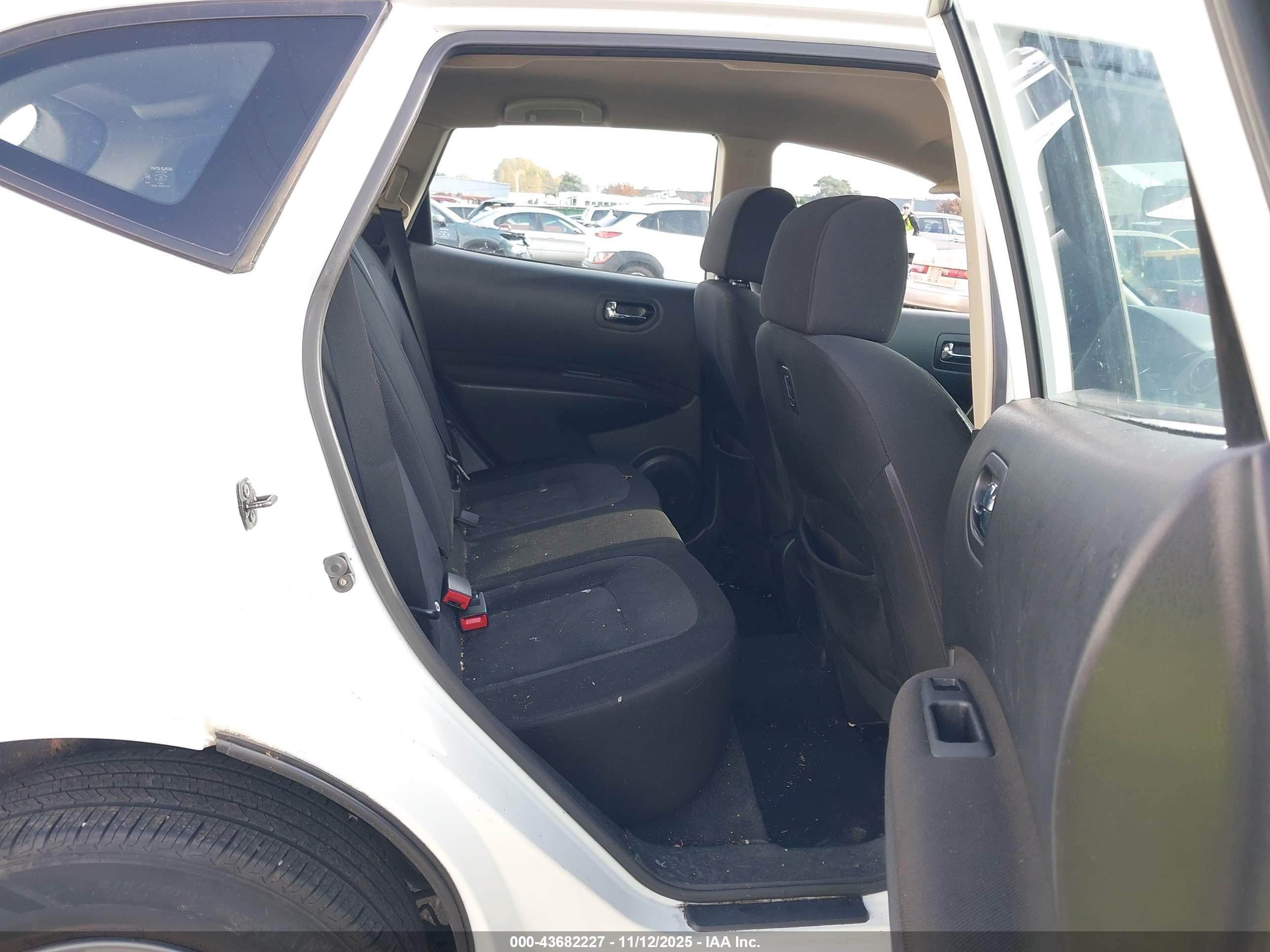 NISSAN ROGUE image 8