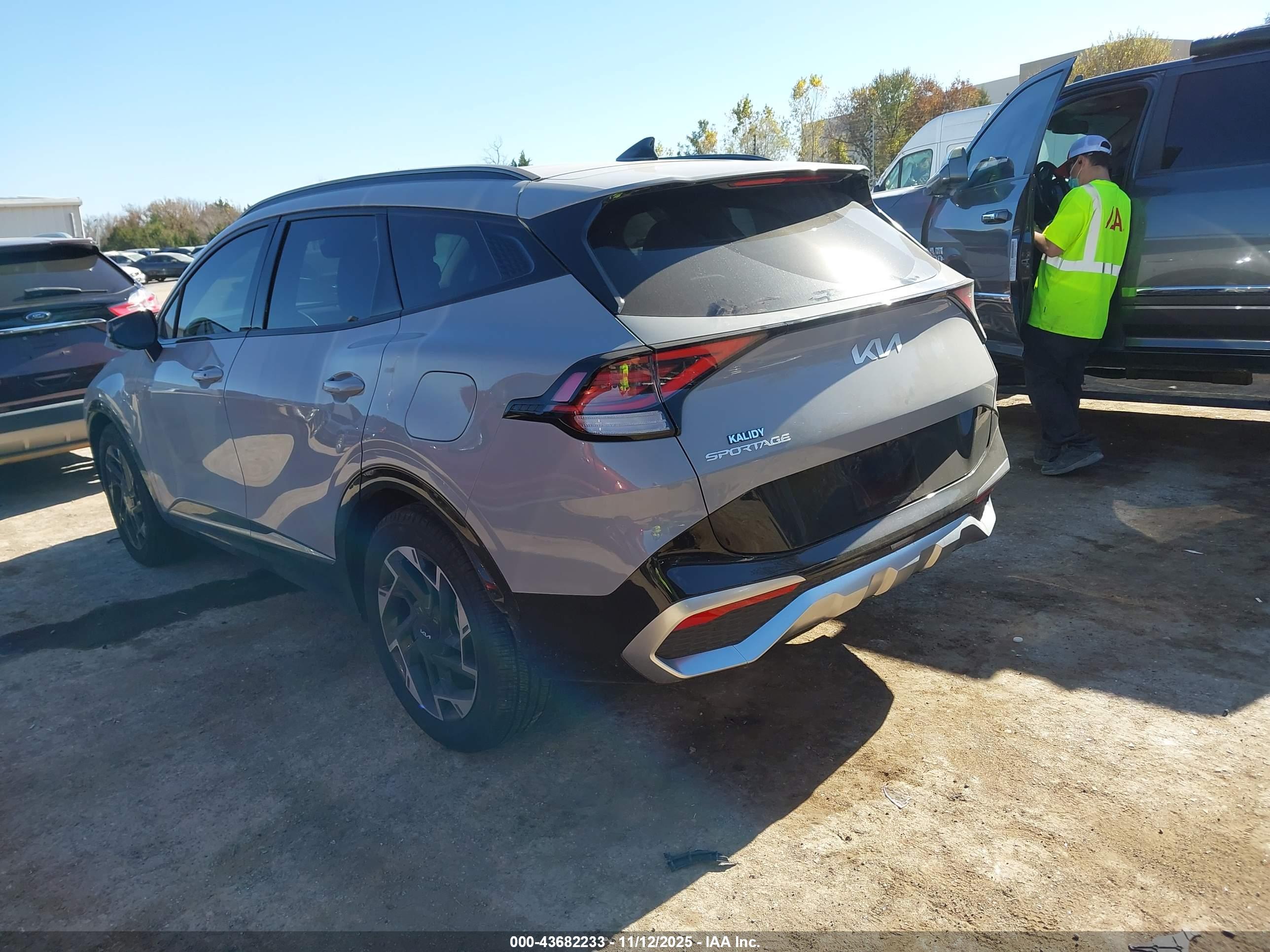 KIA SPORTAGE image 3