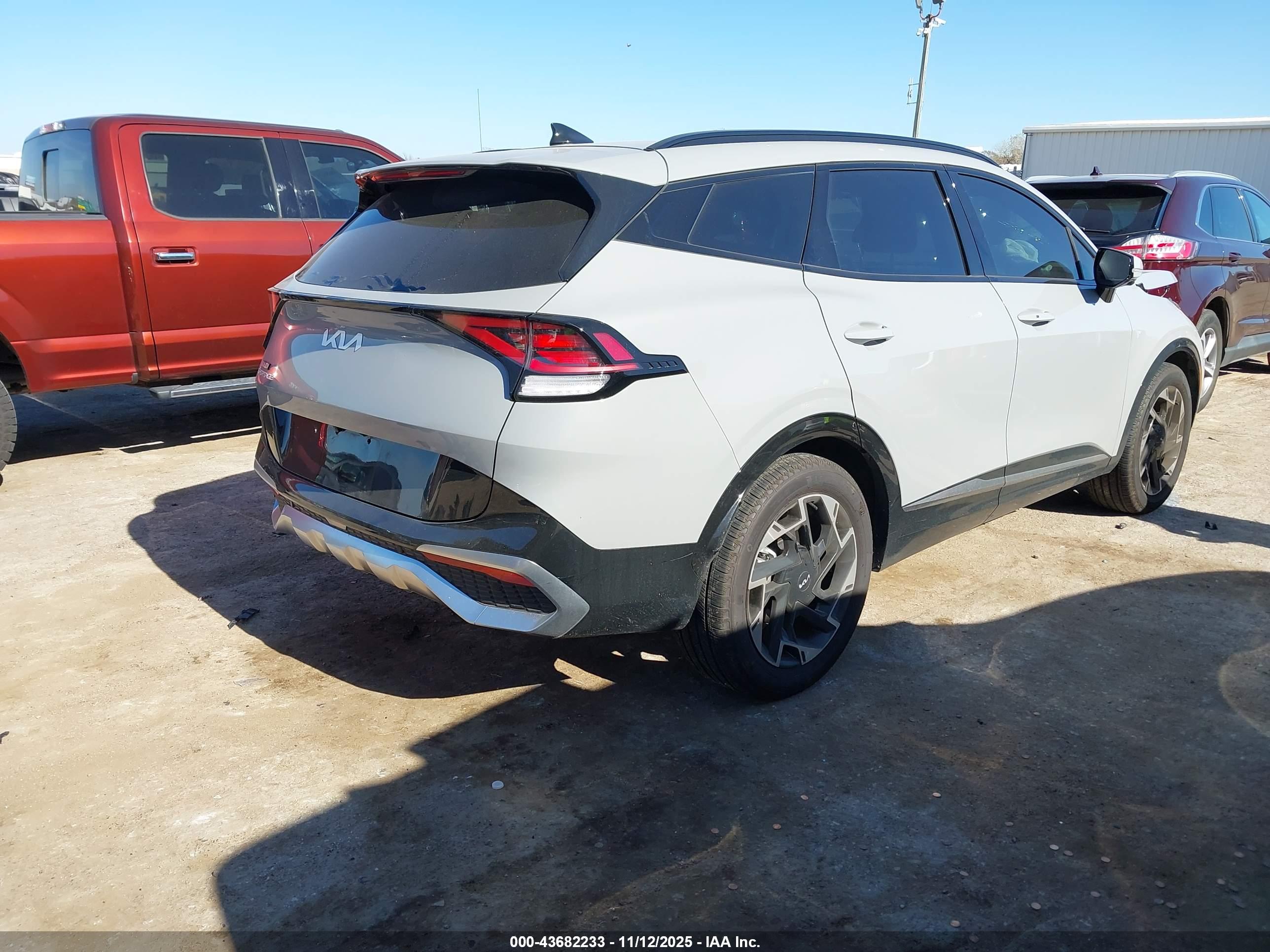 KIA SPORTAGE image 4