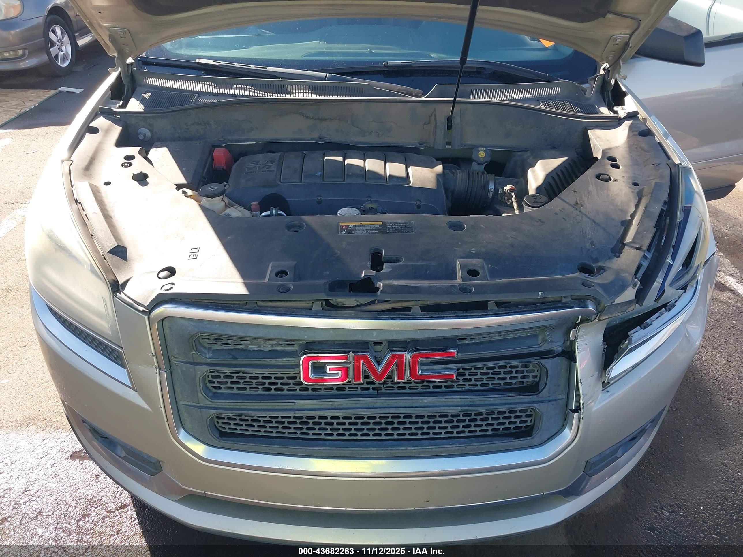 GMC ACADIA image 10