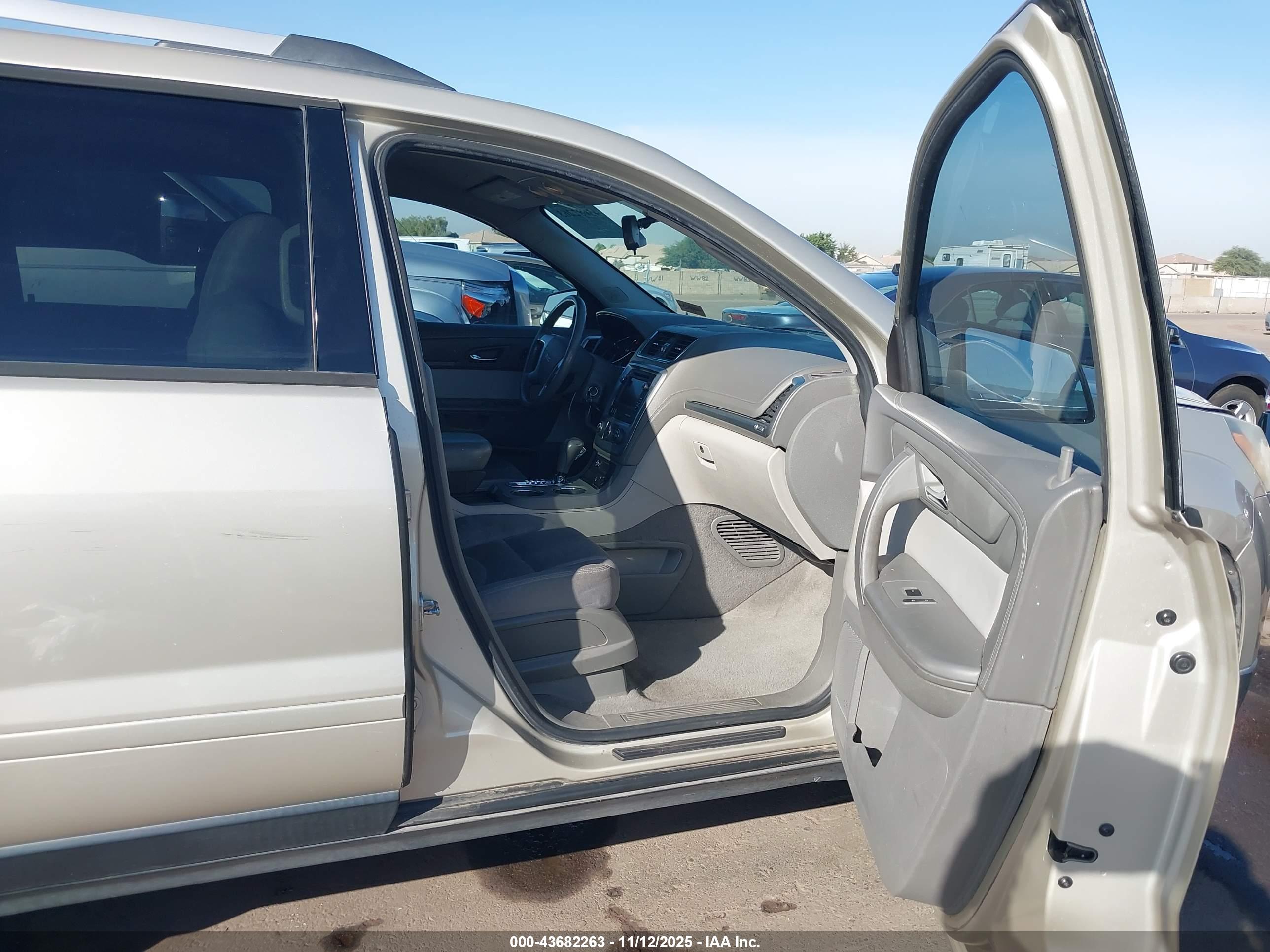 GMC ACADIA image 5