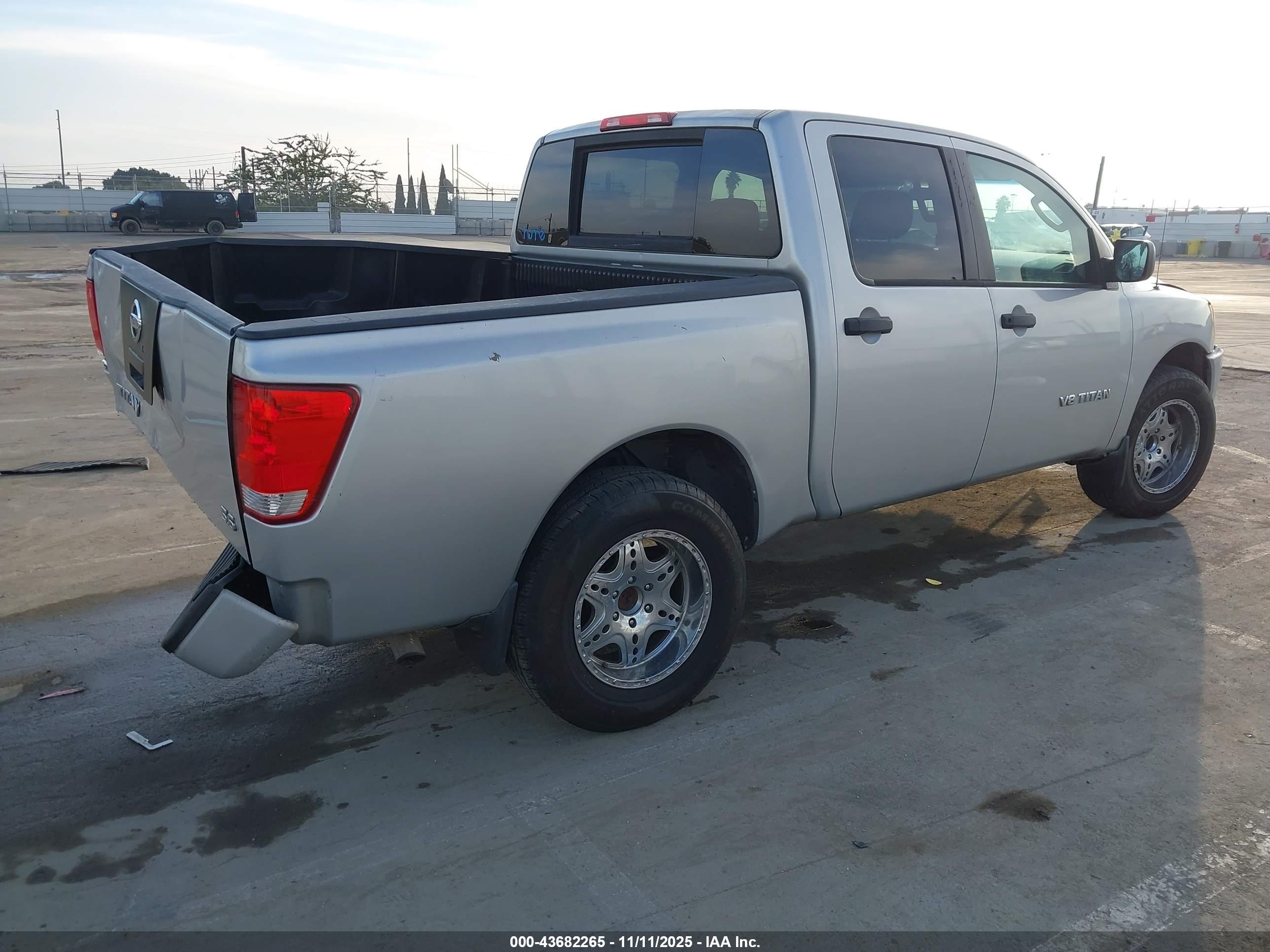 NISSAN TITAN image 4