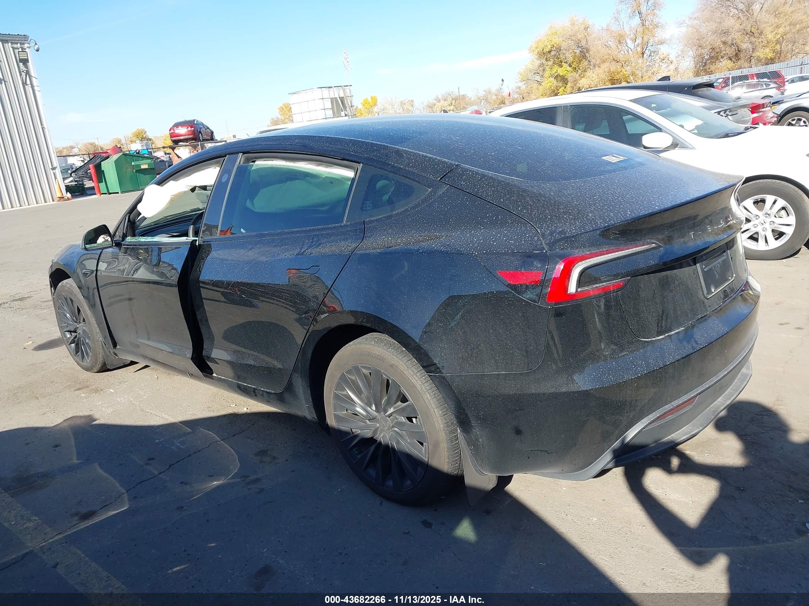 TESLA MODEL image 3