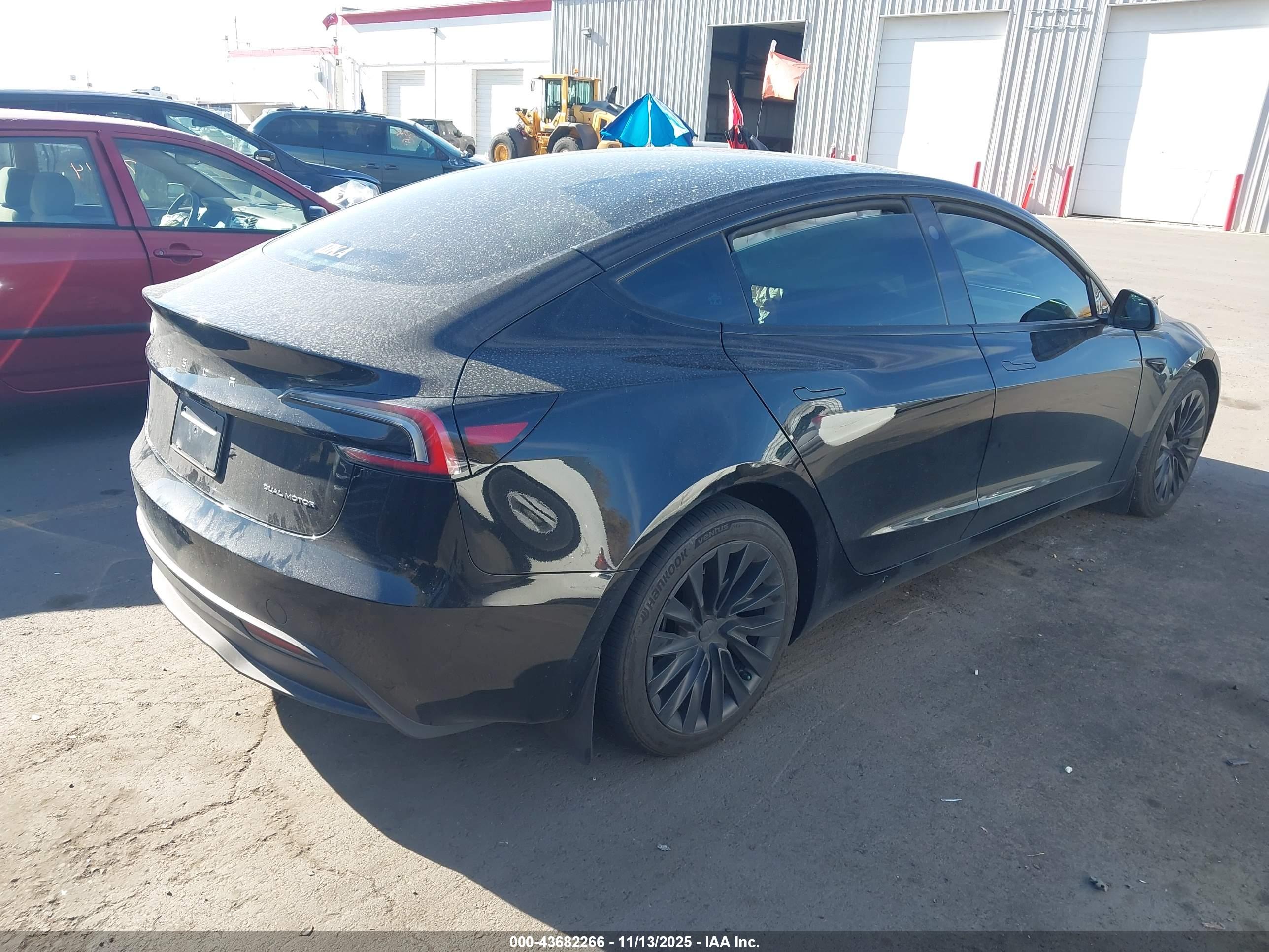 TESLA MODEL image 4