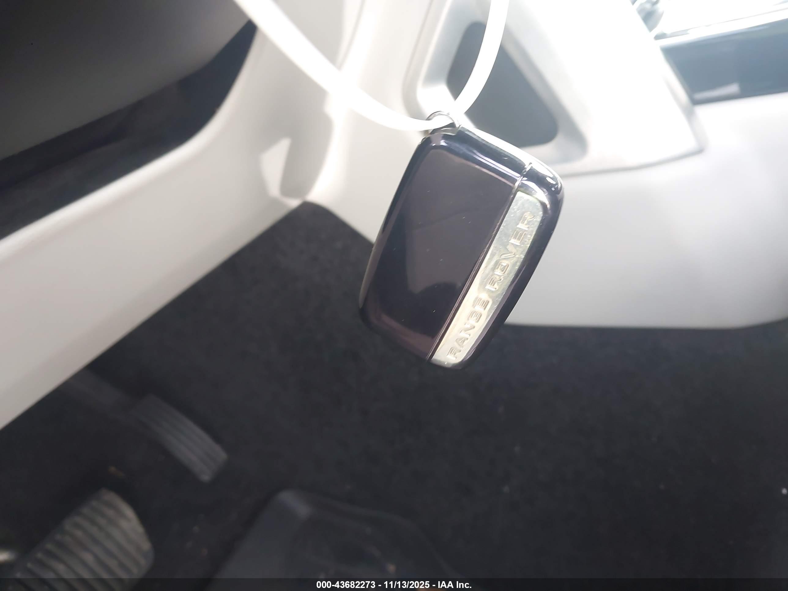LAND ROVER image 11