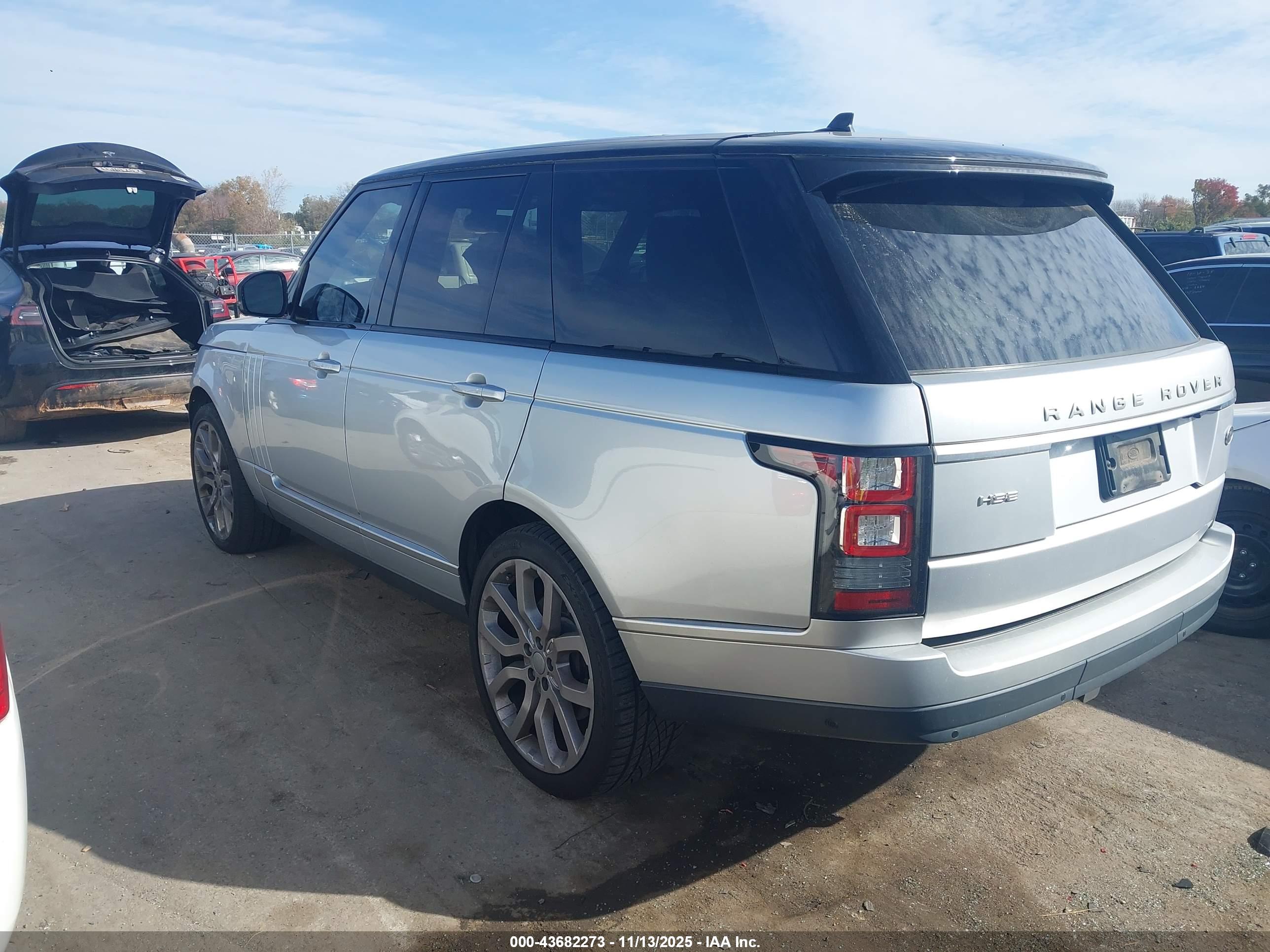 LAND ROVER image 3