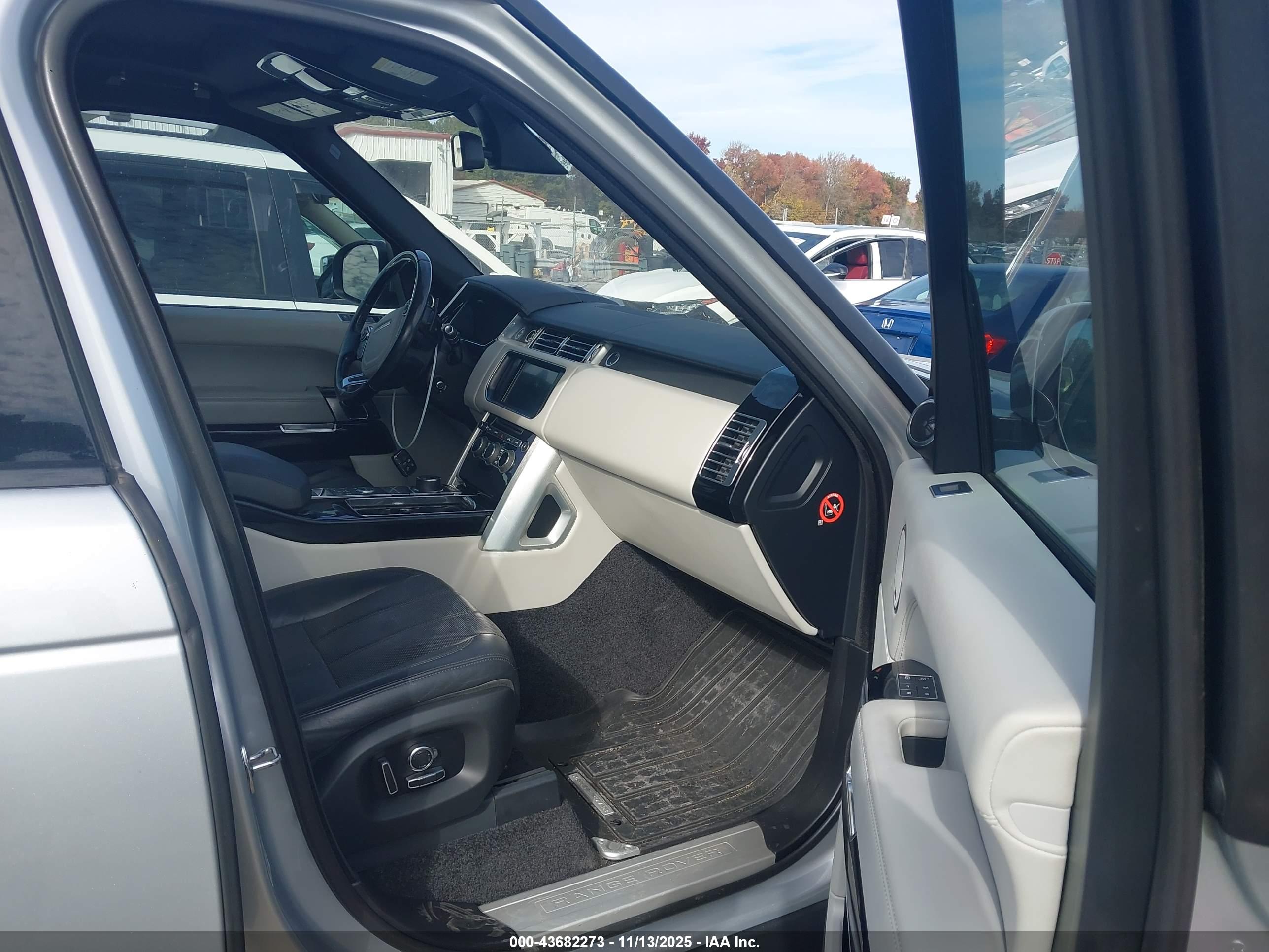 LAND ROVER image 5