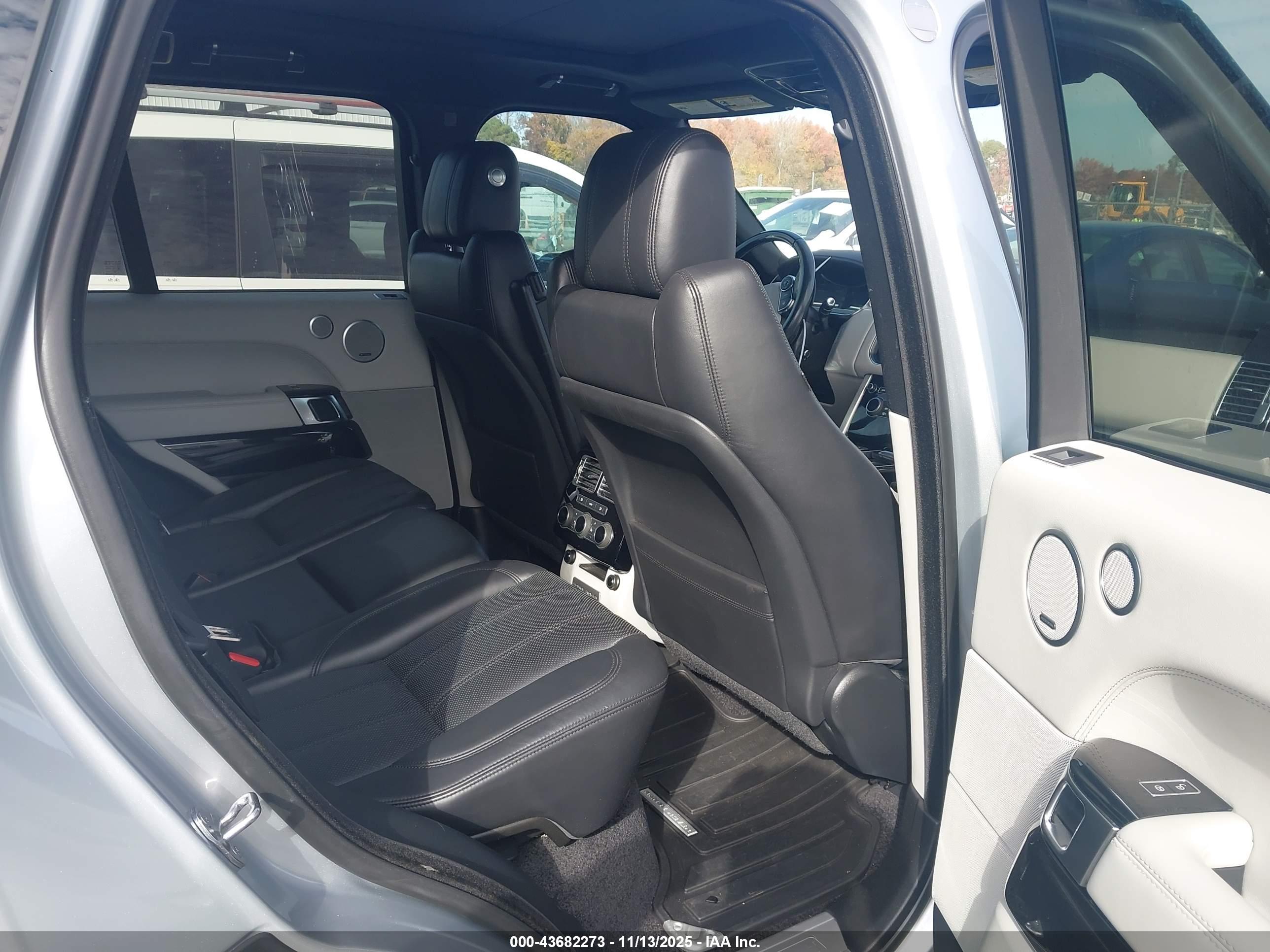 LAND ROVER image 8