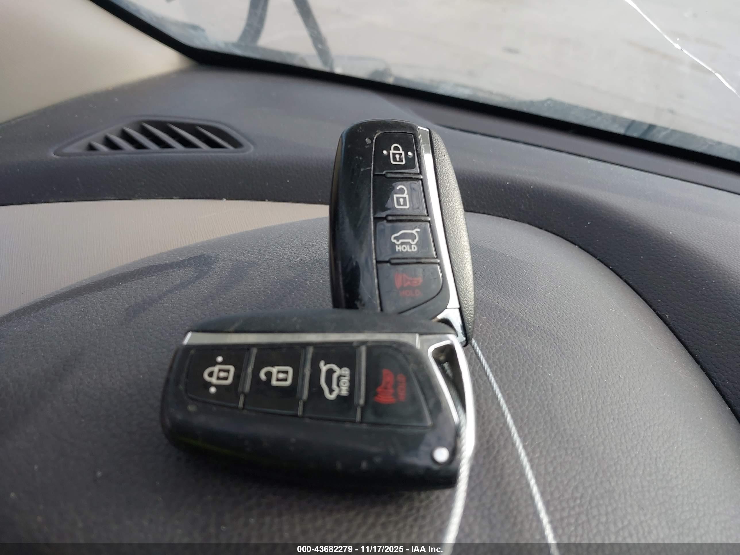 HYUNDAI SANTA image 11