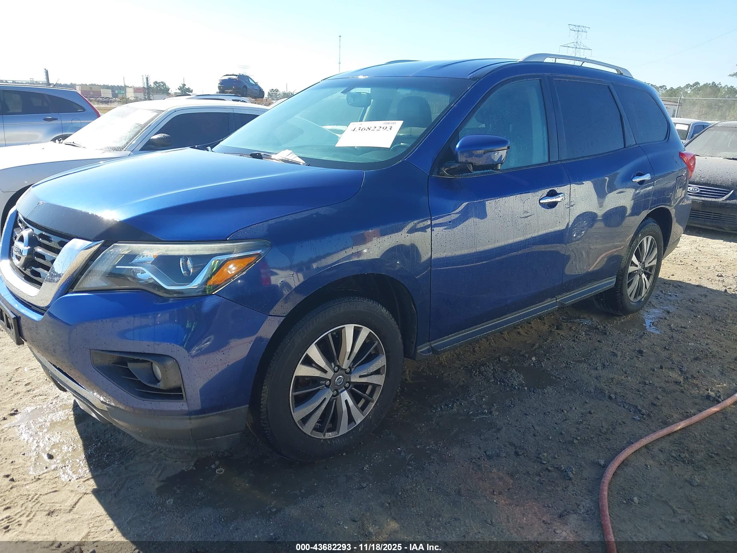 NISSAN PATHFINDER image 2