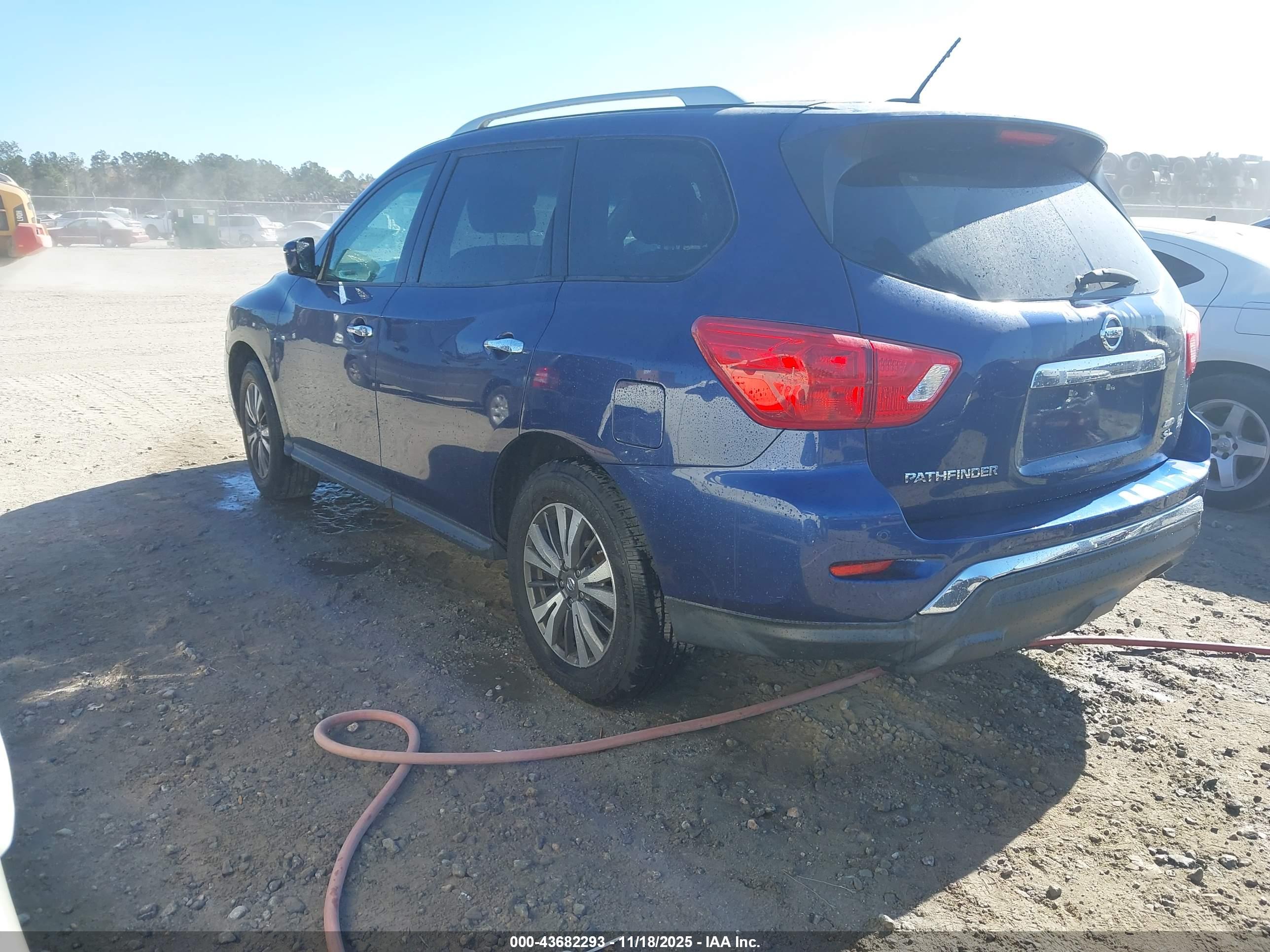NISSAN PATHFINDER image 3