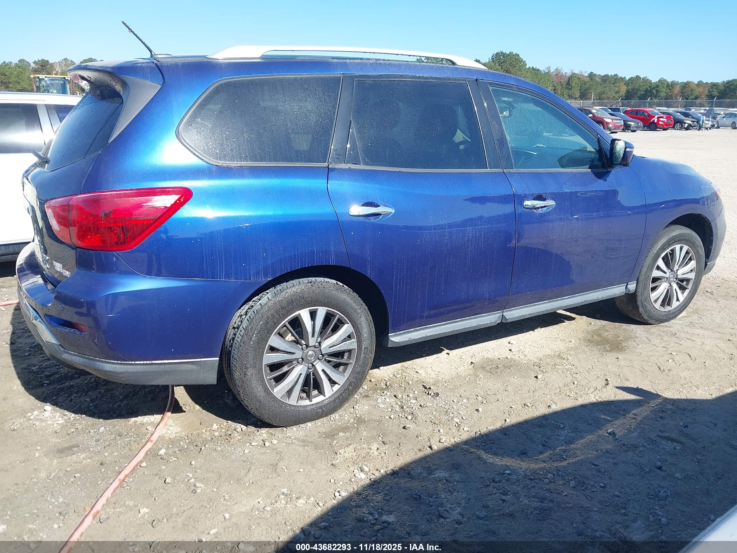 NISSAN PATHFINDER image 4