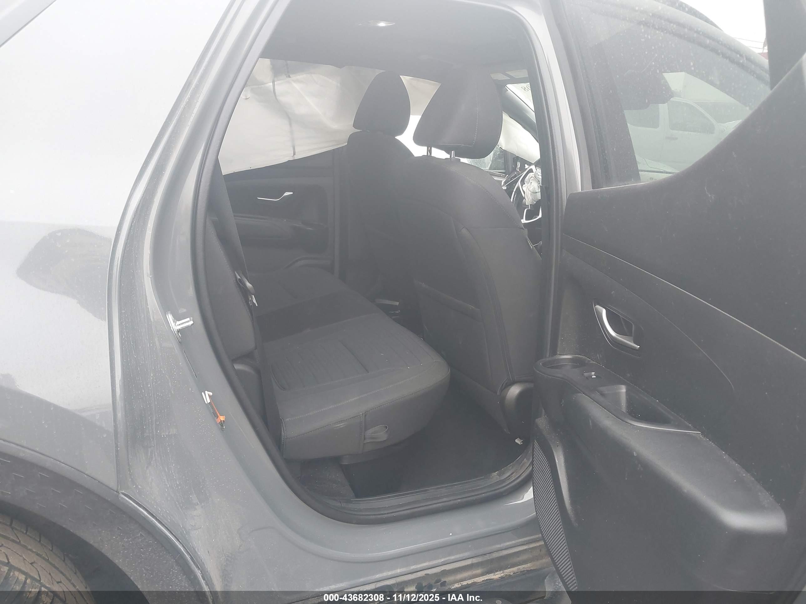 HYUNDAI SANTA image 8
