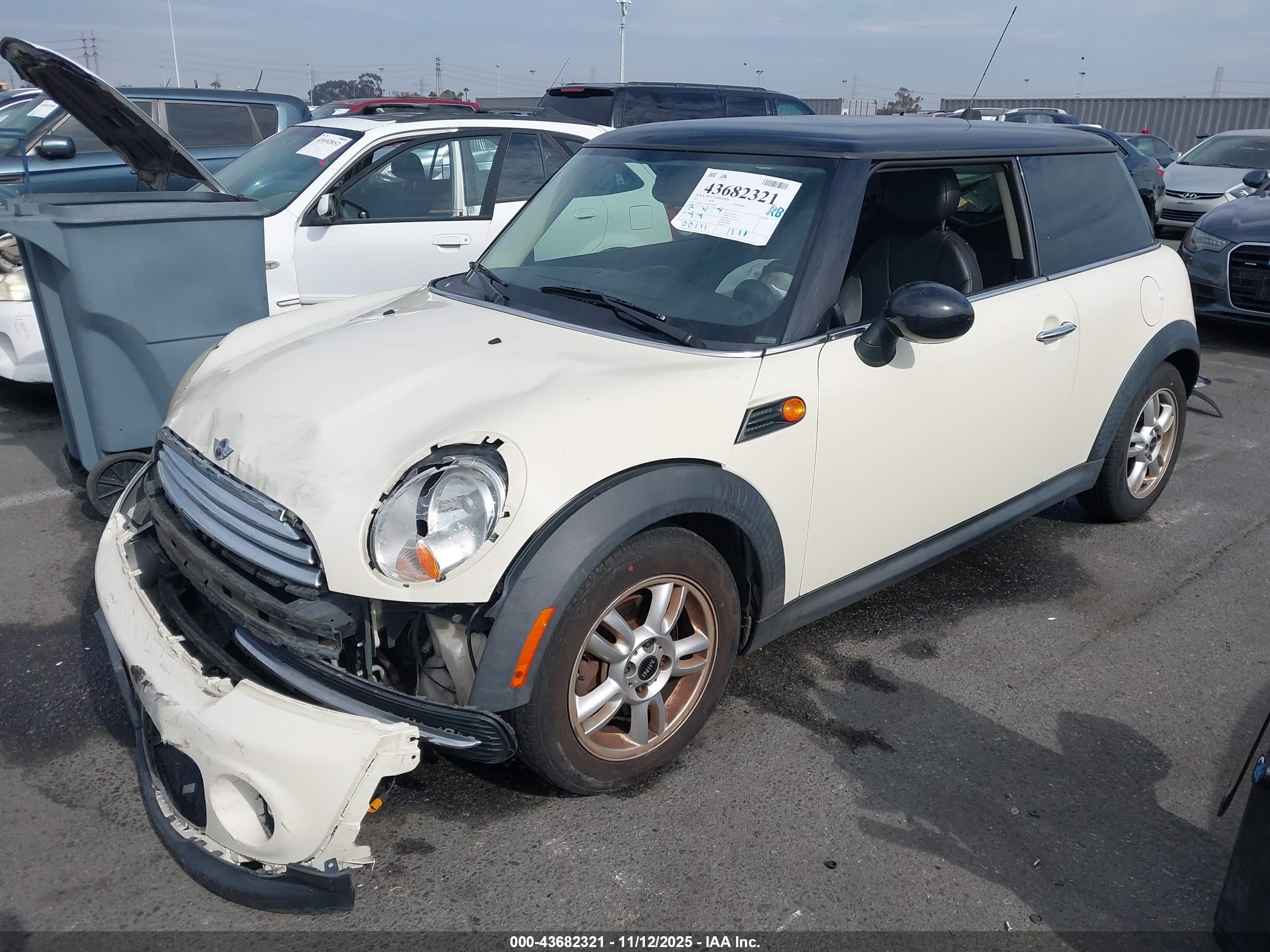 MINI COOPER image 2