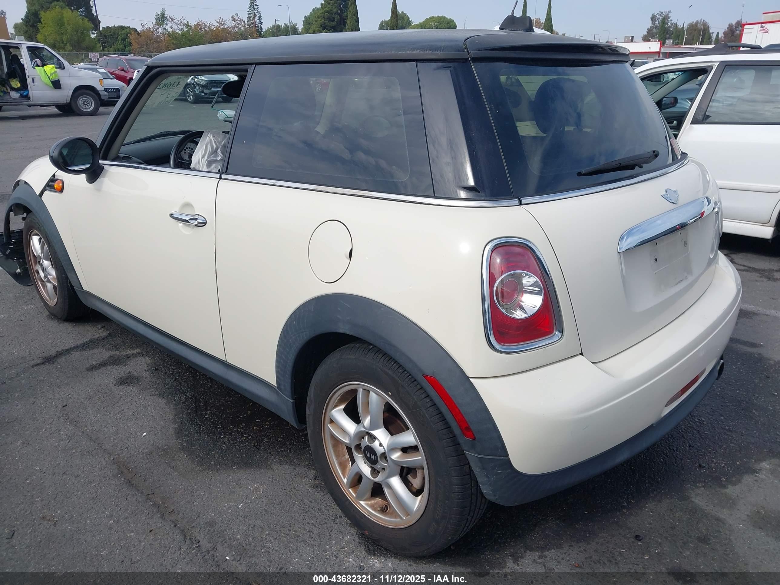 MINI COOPER image 3