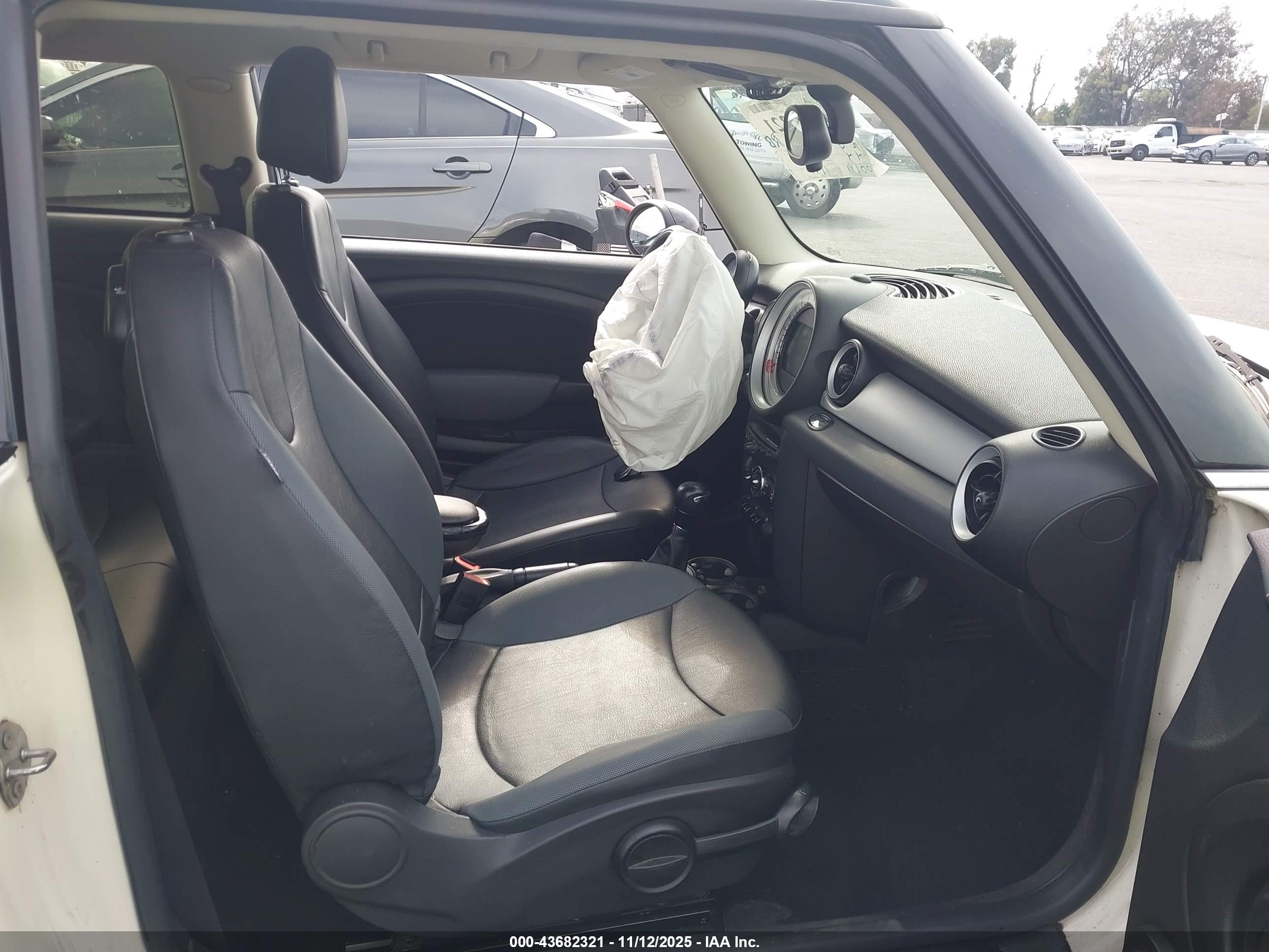 MINI COOPER image 5
