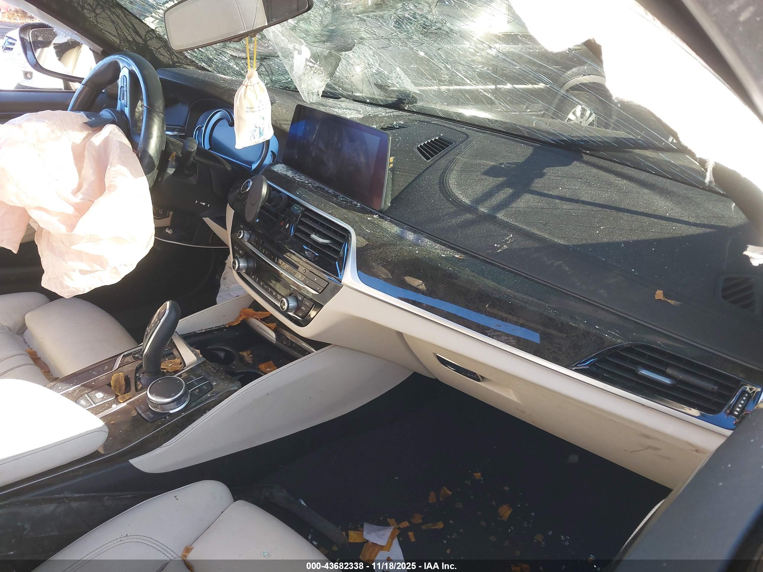 BMW M550I image 5