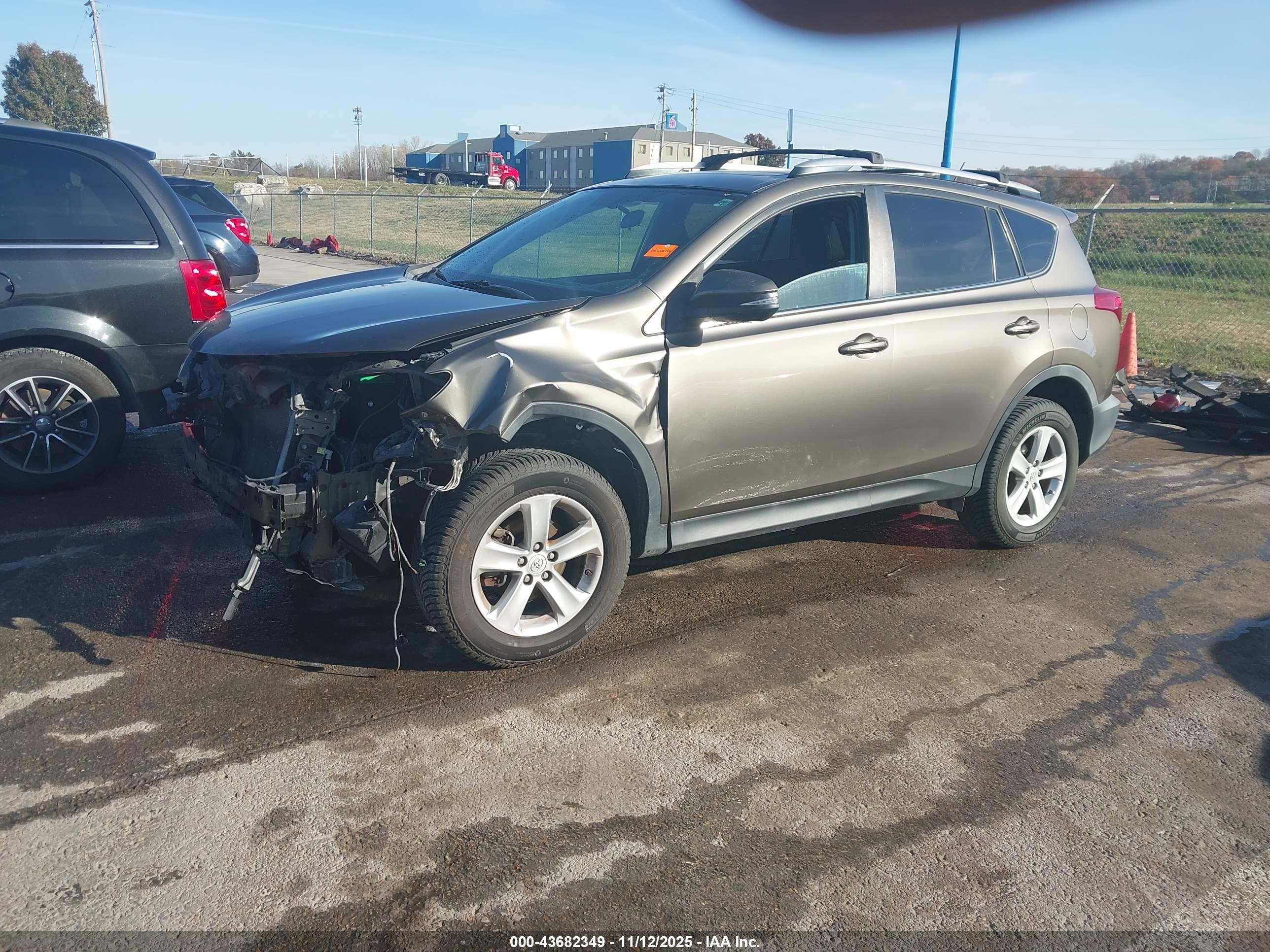 TOYOTA RAV4 image 2