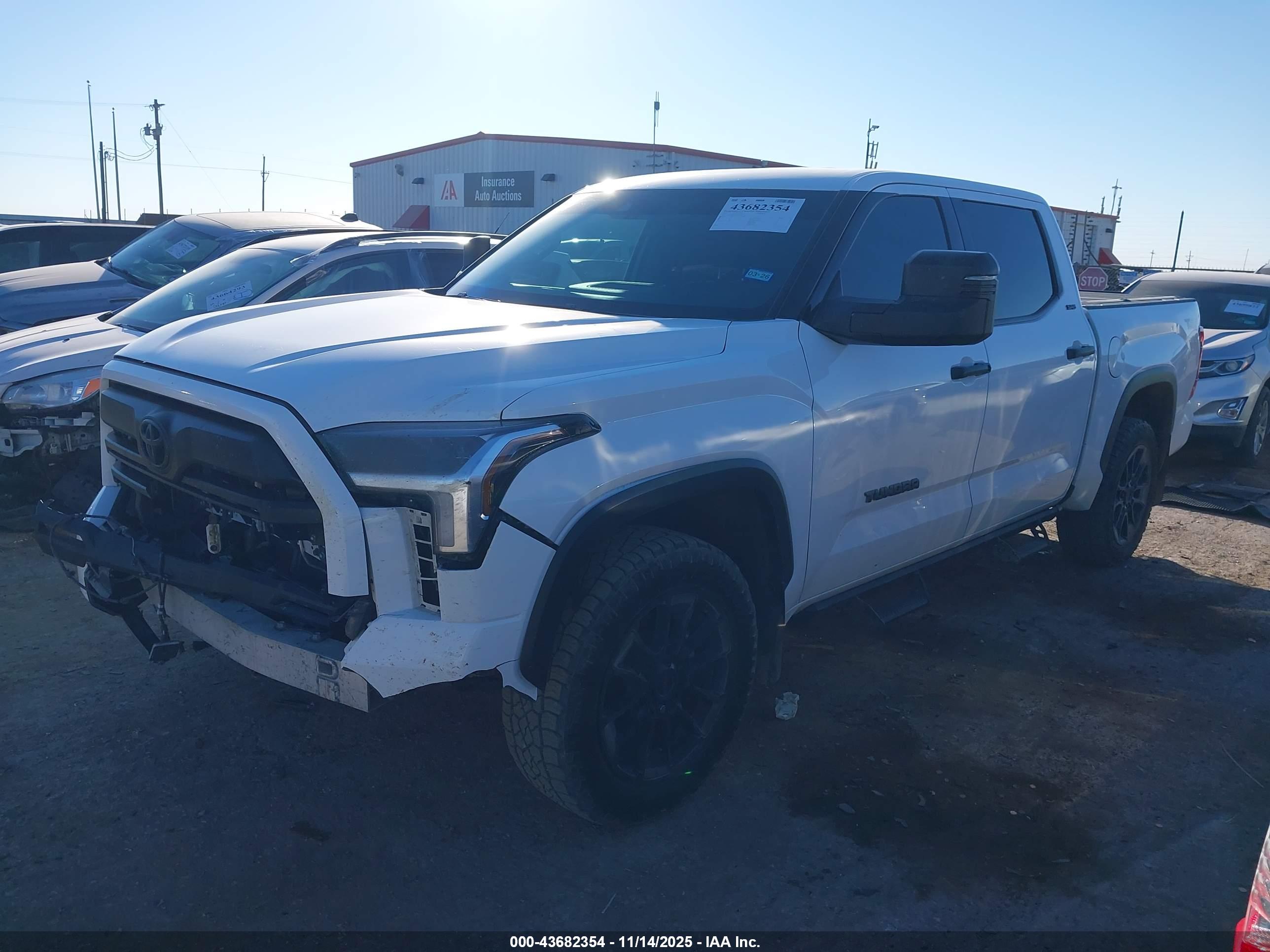 TOYOTA TUNDRA image 2