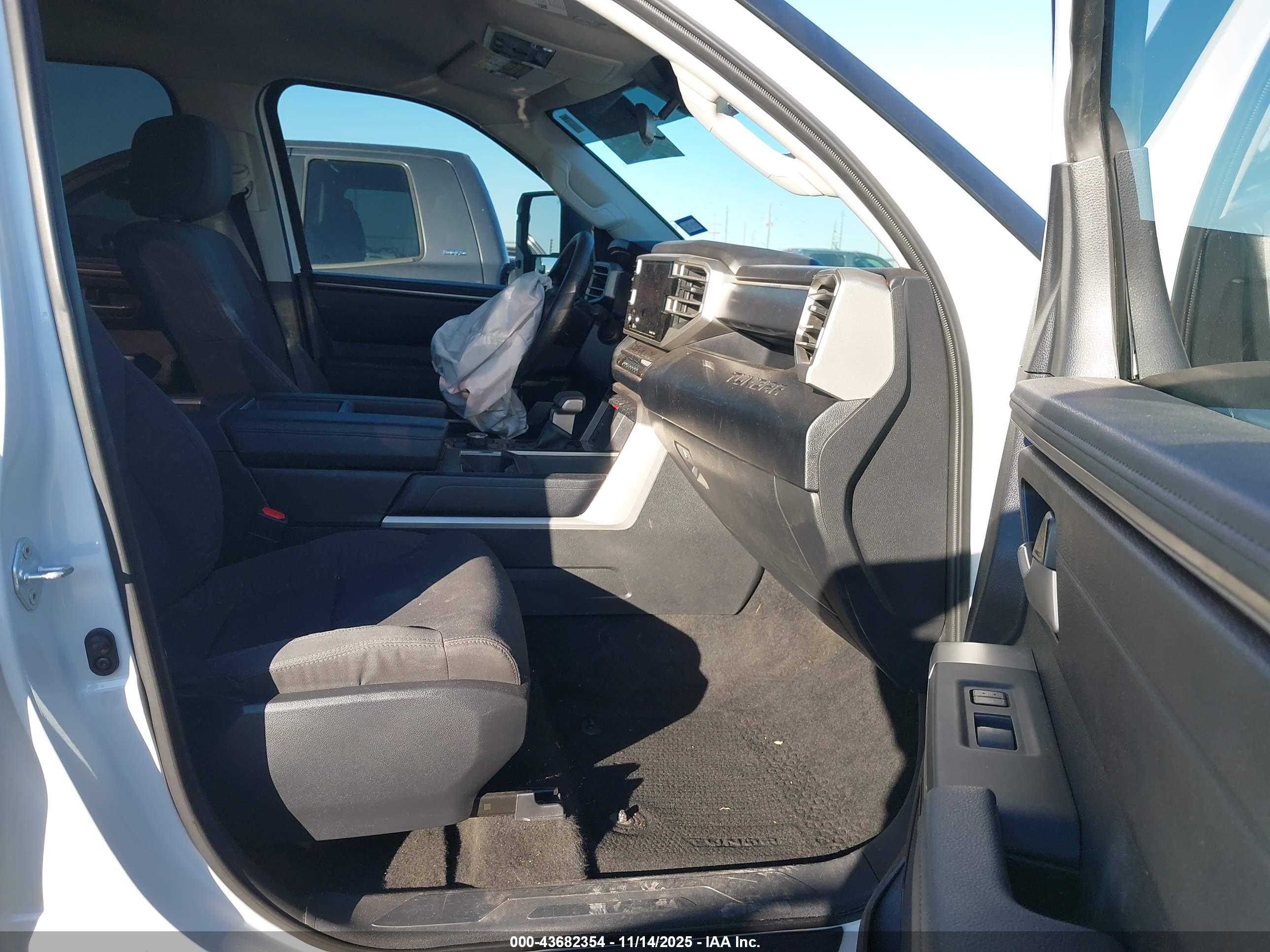 TOYOTA TUNDRA image 5