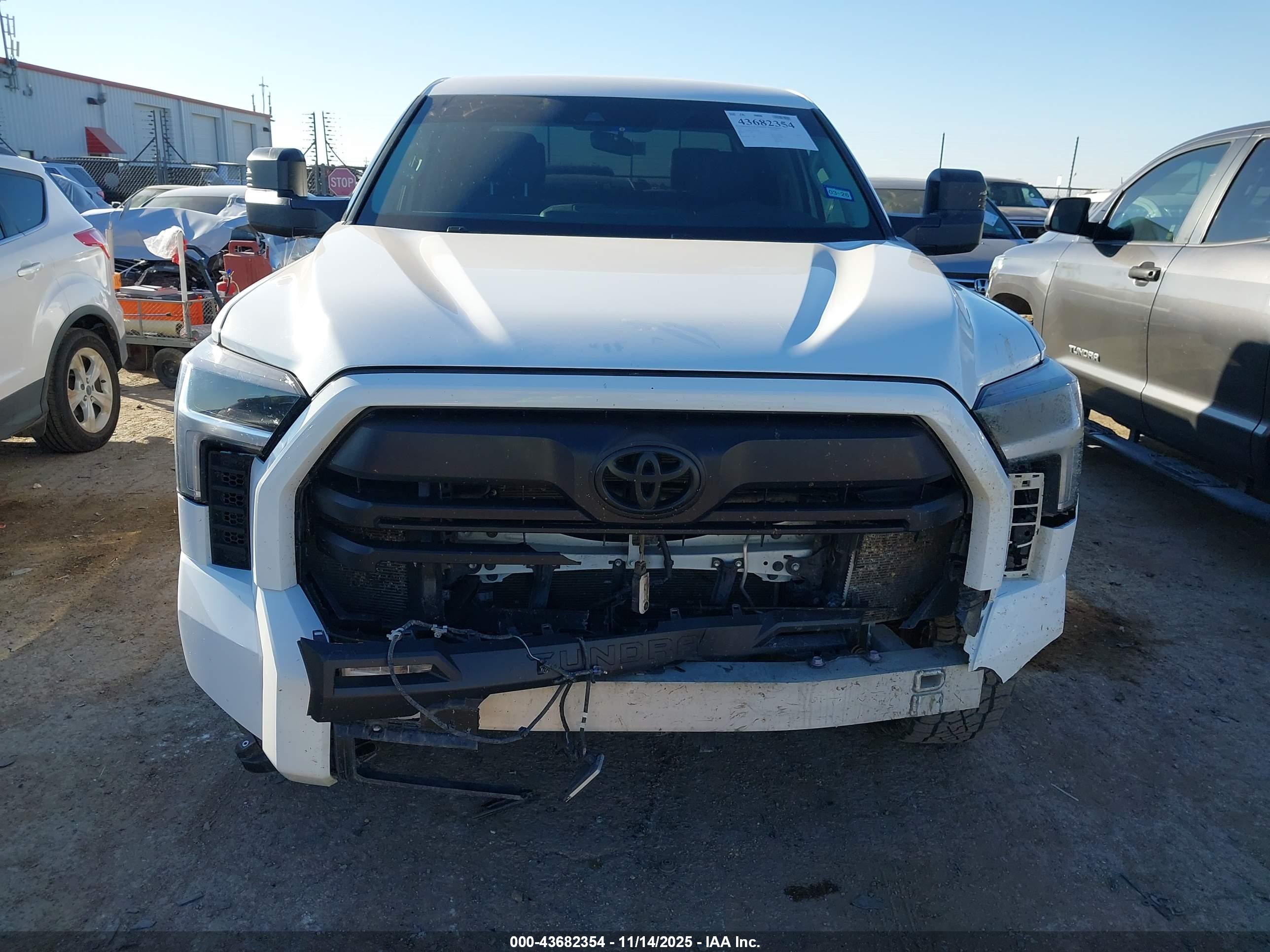 TOYOTA TUNDRA image 6