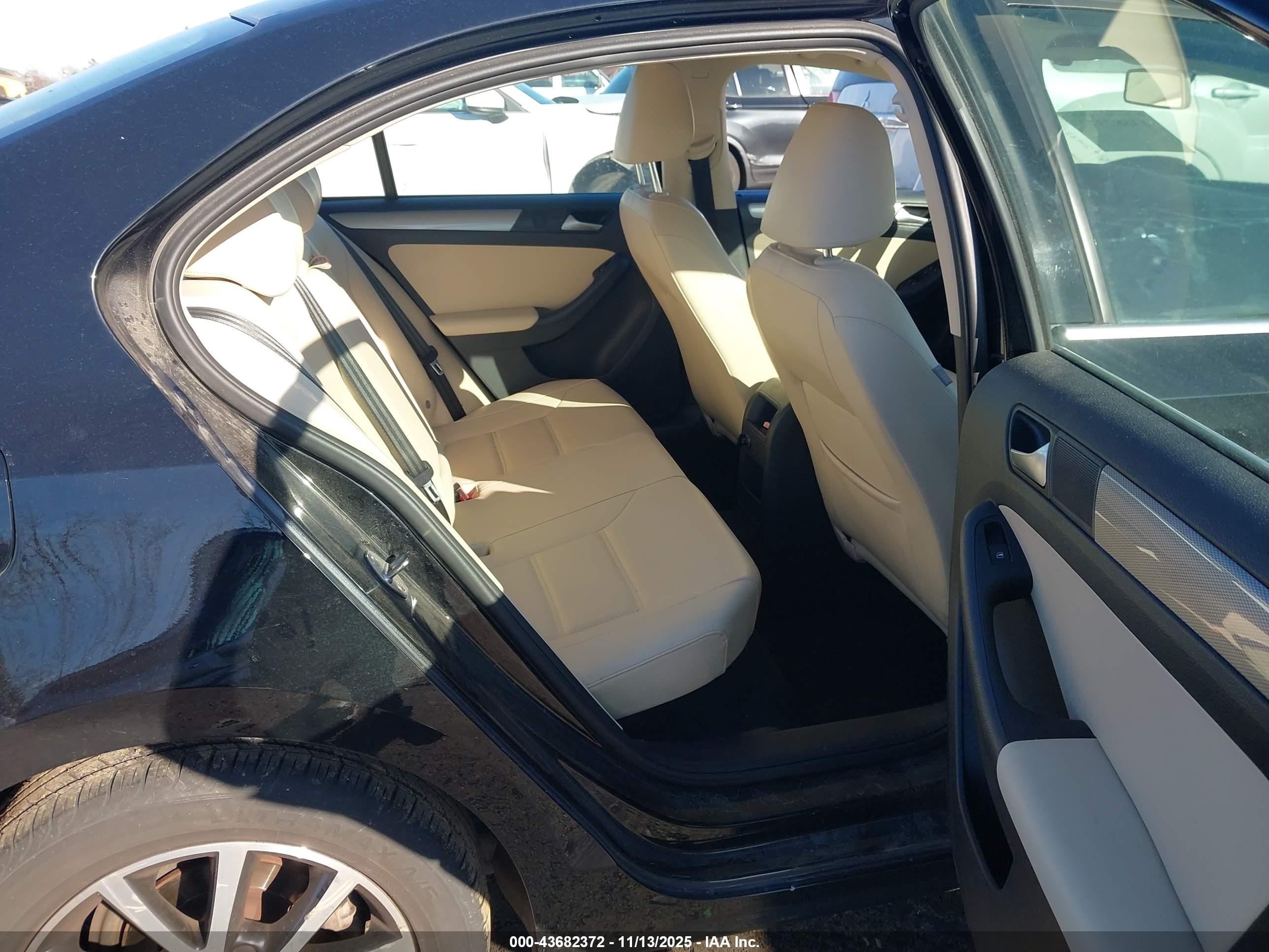 VOLKSWAGEN JETTA image 8