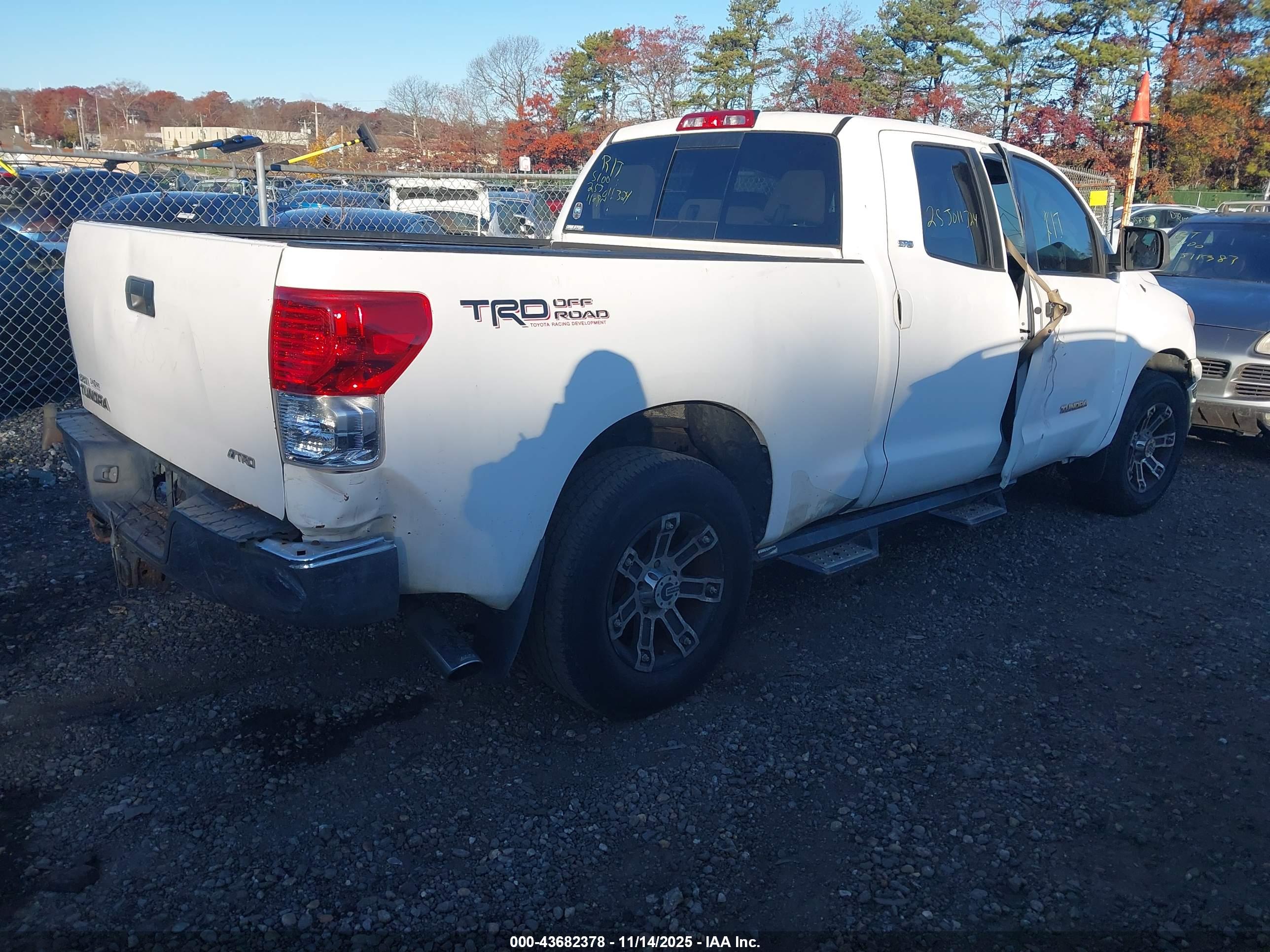 TOYOTA TUNDRA image 4