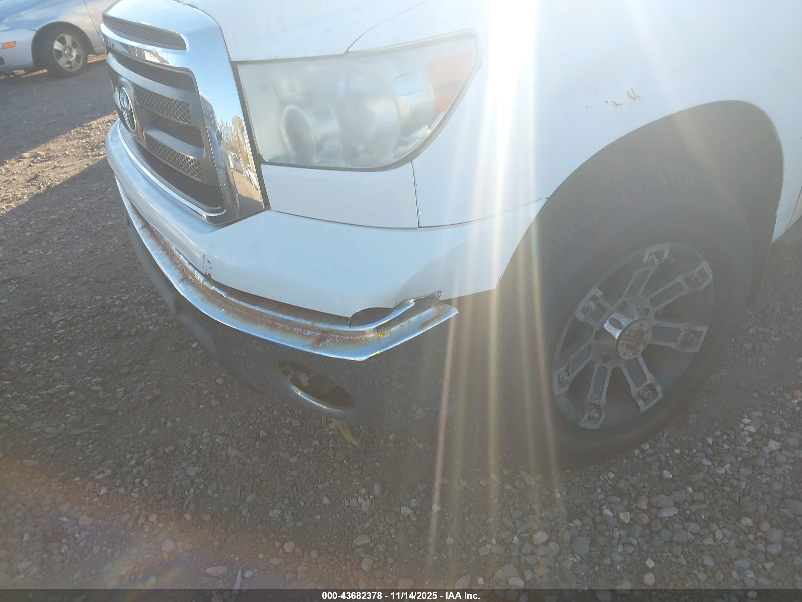 TOYOTA TUNDRA image 6