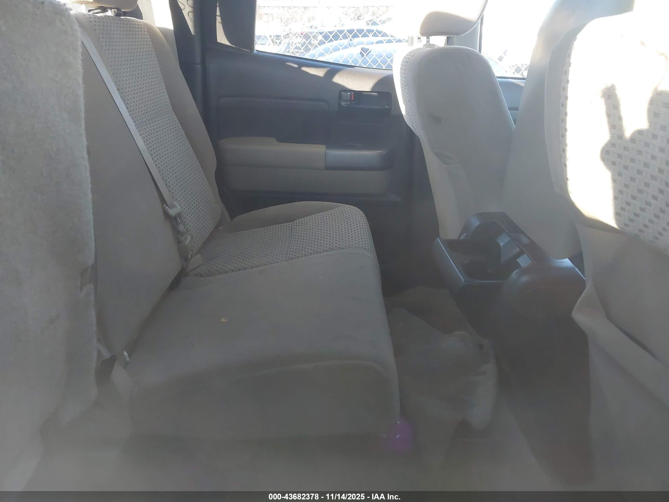 TOYOTA TUNDRA image 8