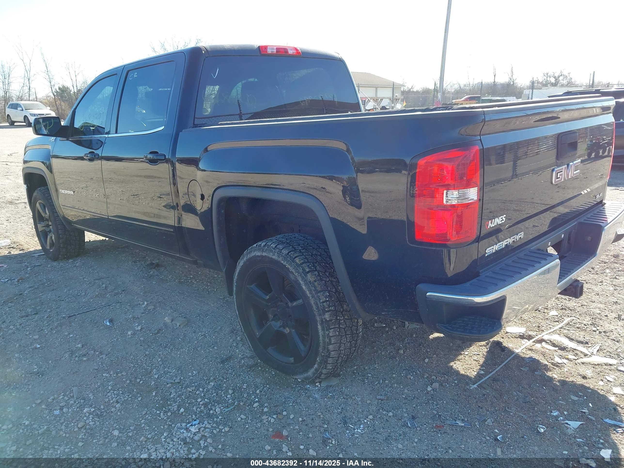 GMC SIERRA image 3