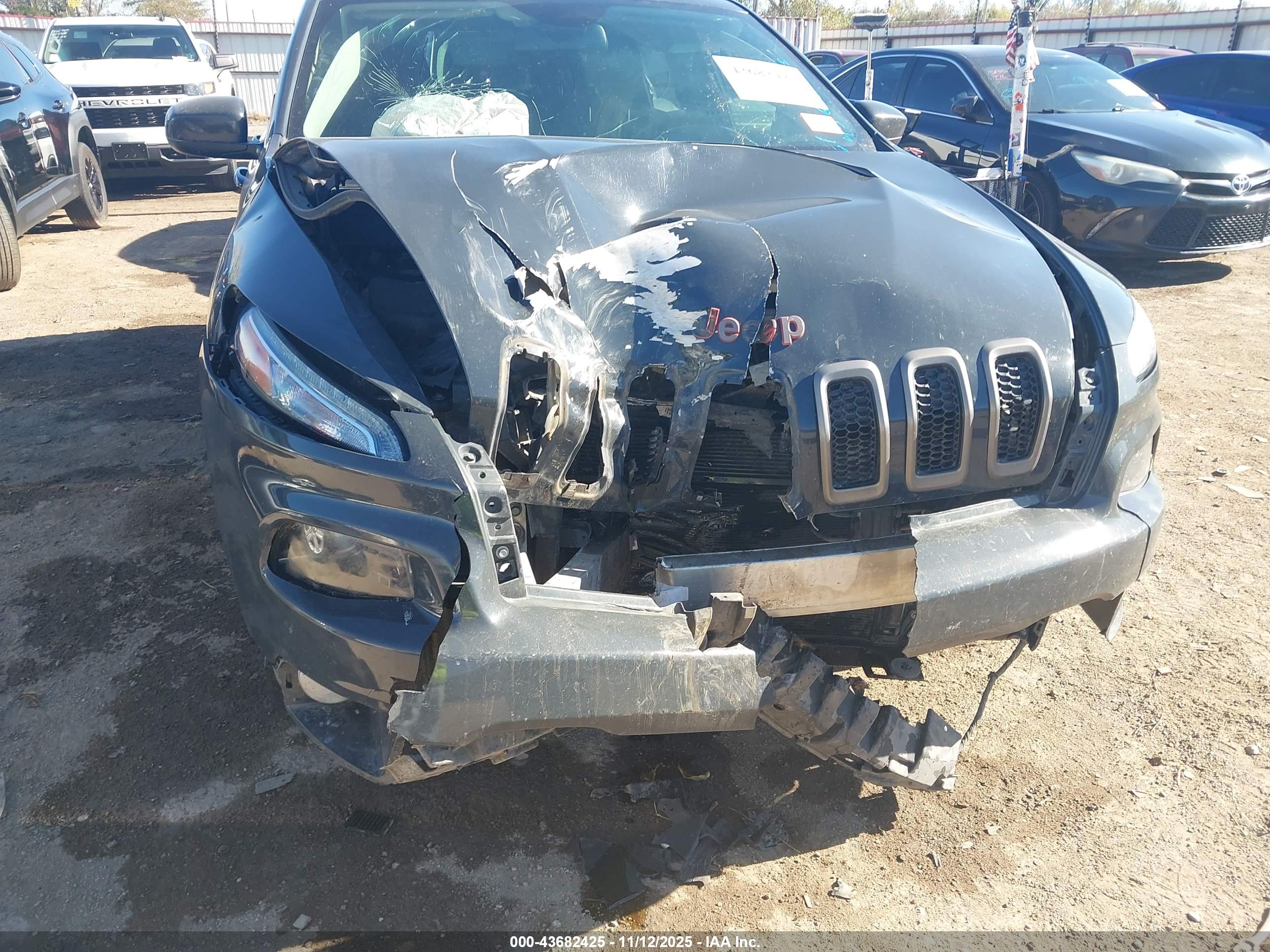 JEEP CHEROKEE image 6