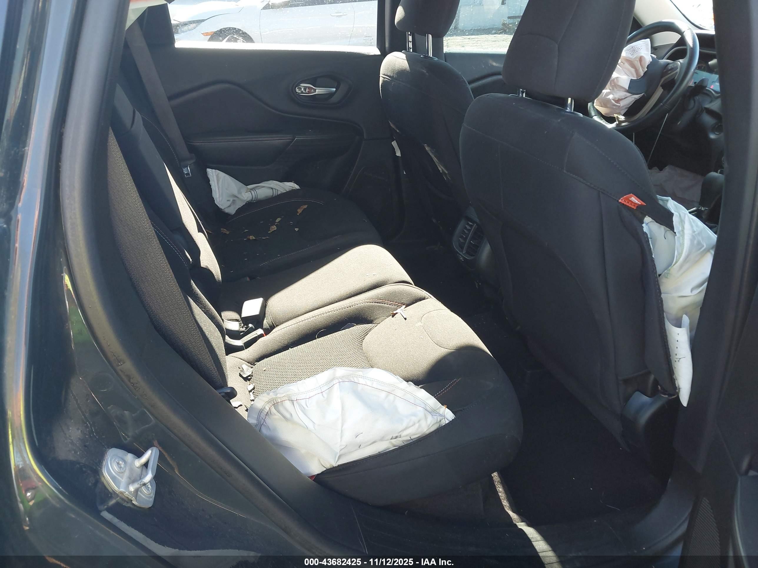 JEEP CHEROKEE image 8