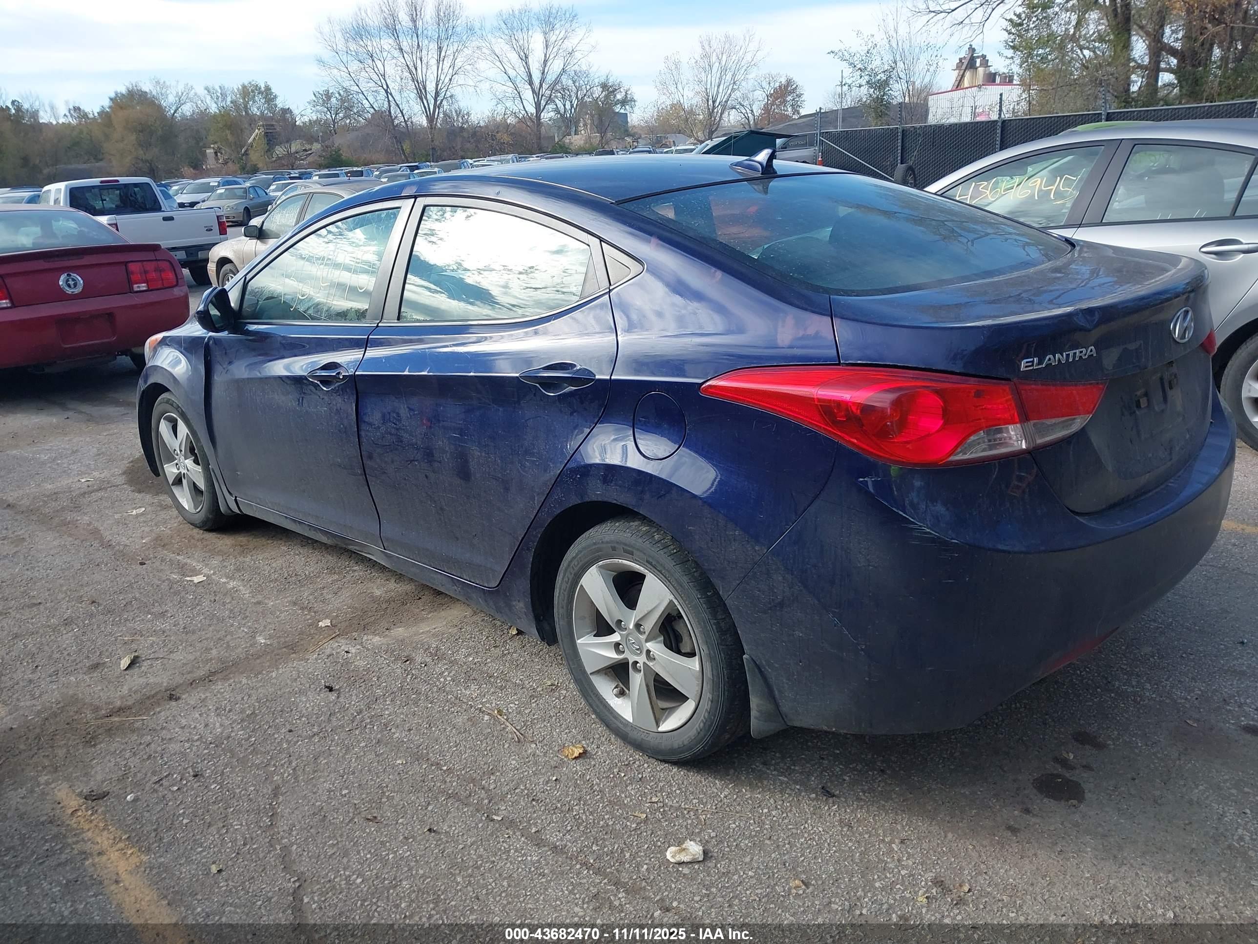 HYUNDAI ELANTRA image 3