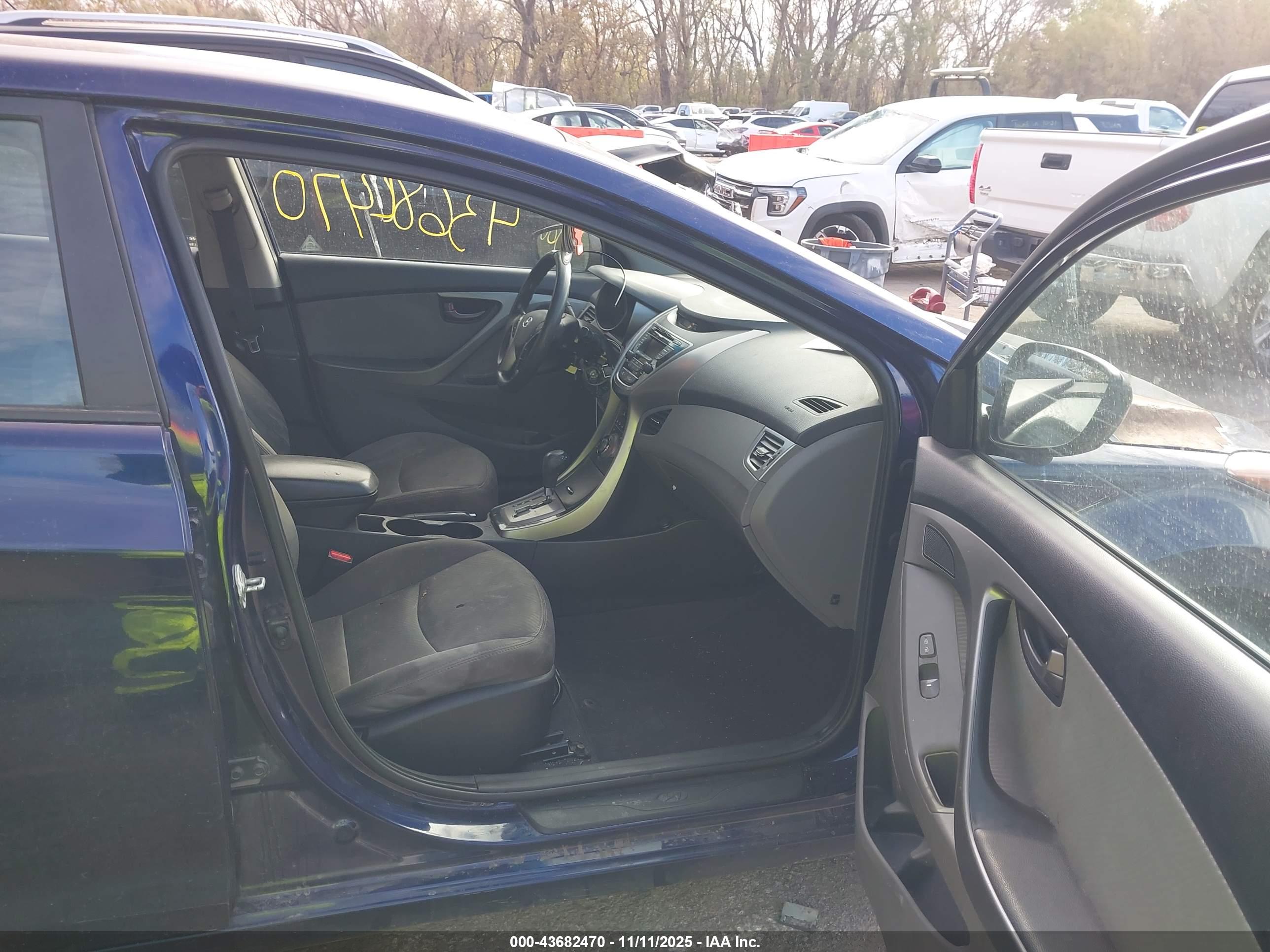 HYUNDAI ELANTRA image 5