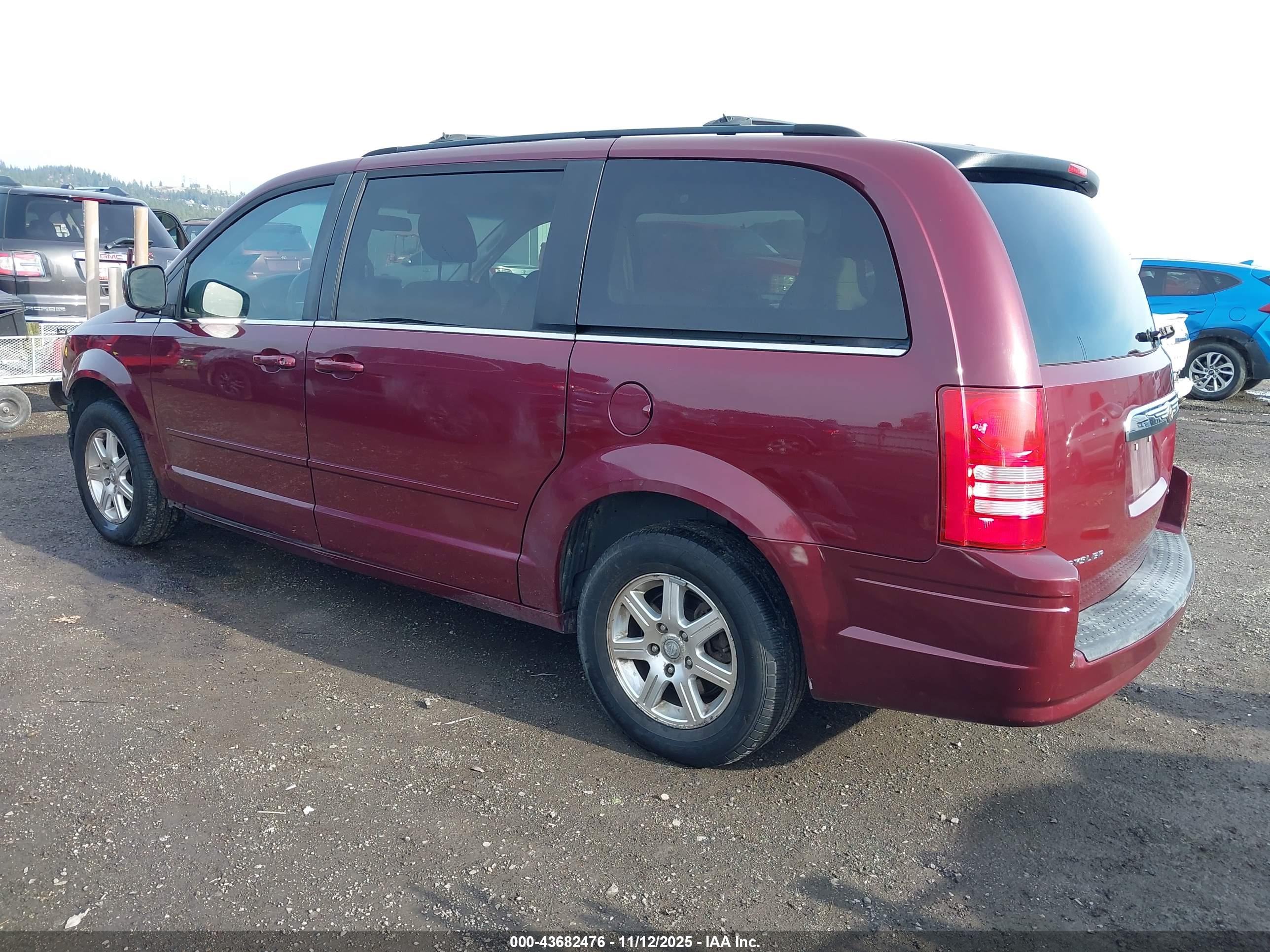 CHRYSLER TOWN image 3
