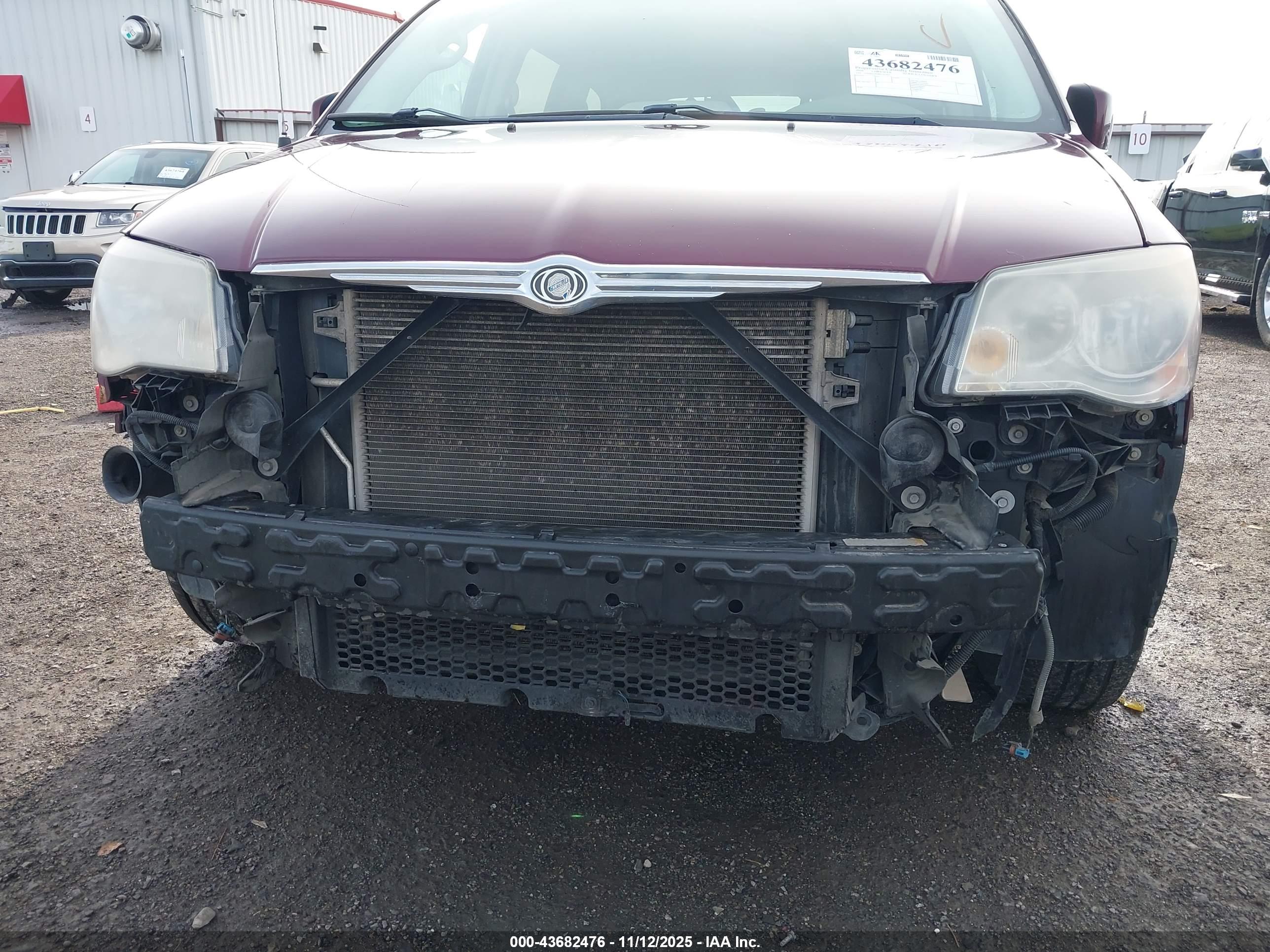 CHRYSLER TOWN image 6